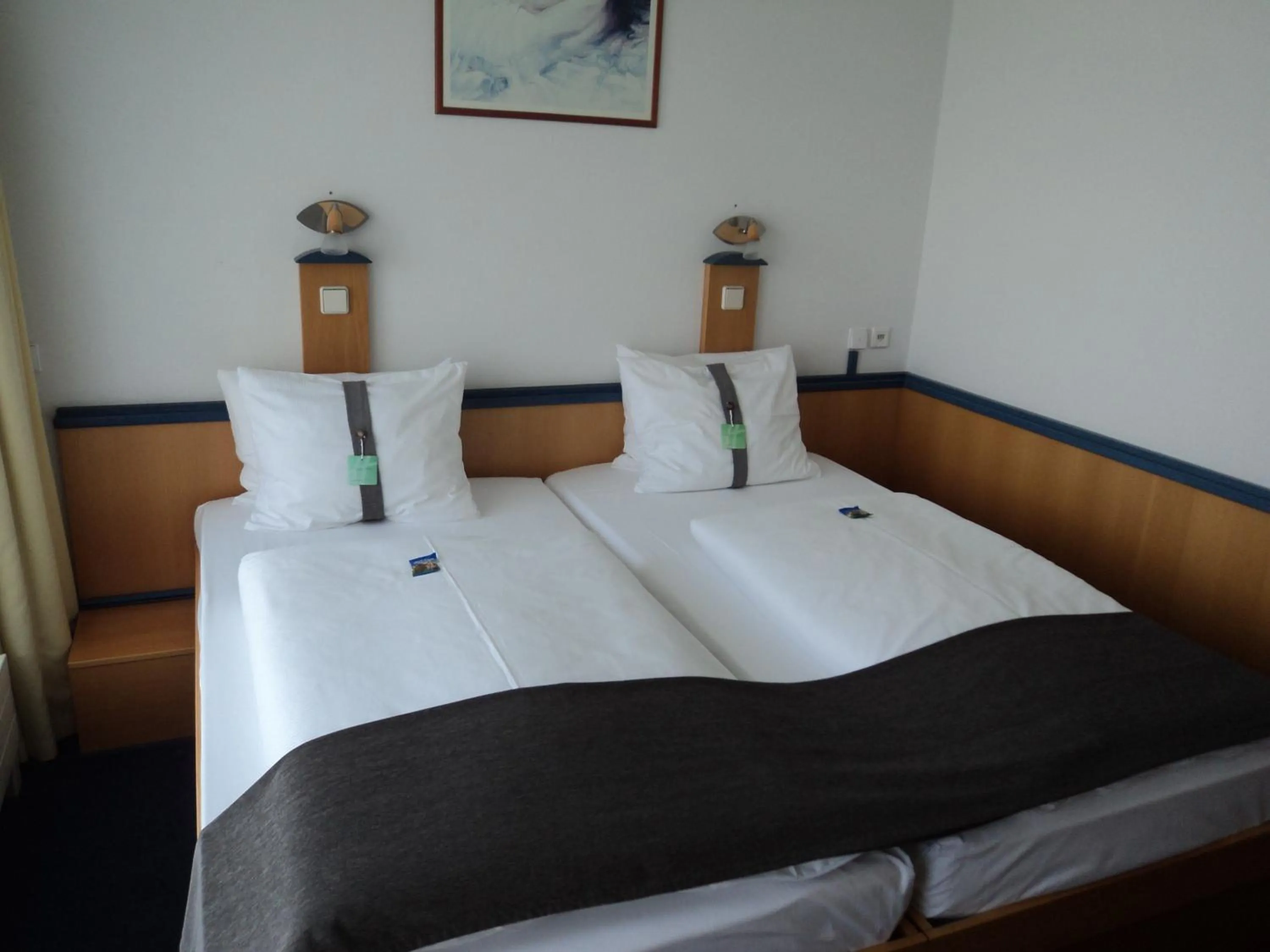 Photo of the whole room, Bed in Willow Hotel Restaurant