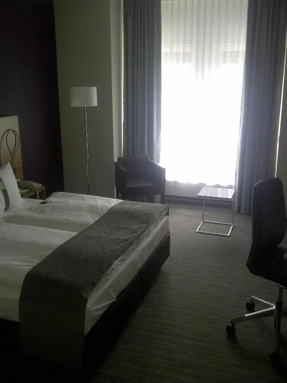 hair dresser, Bed in Holiday Inn Leipzig Günthersdorf