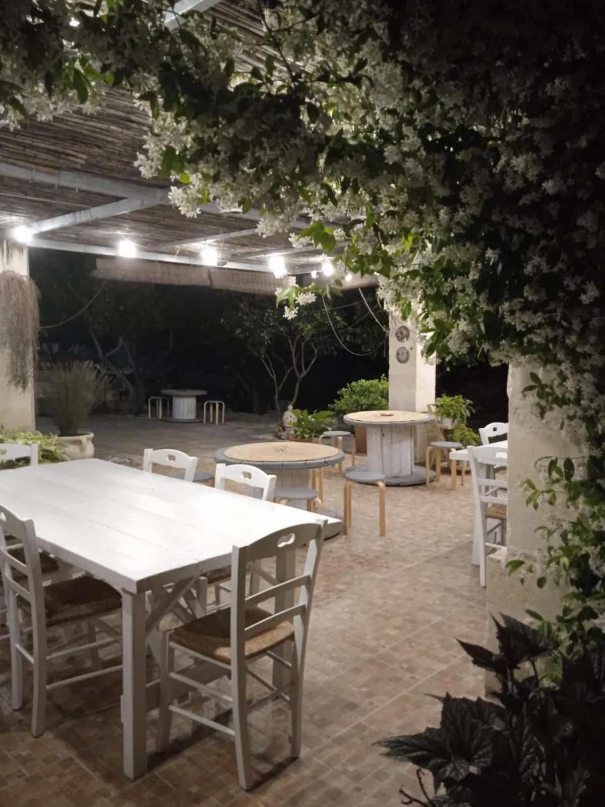 Restaurant/places to eat in B&B Le Carrube