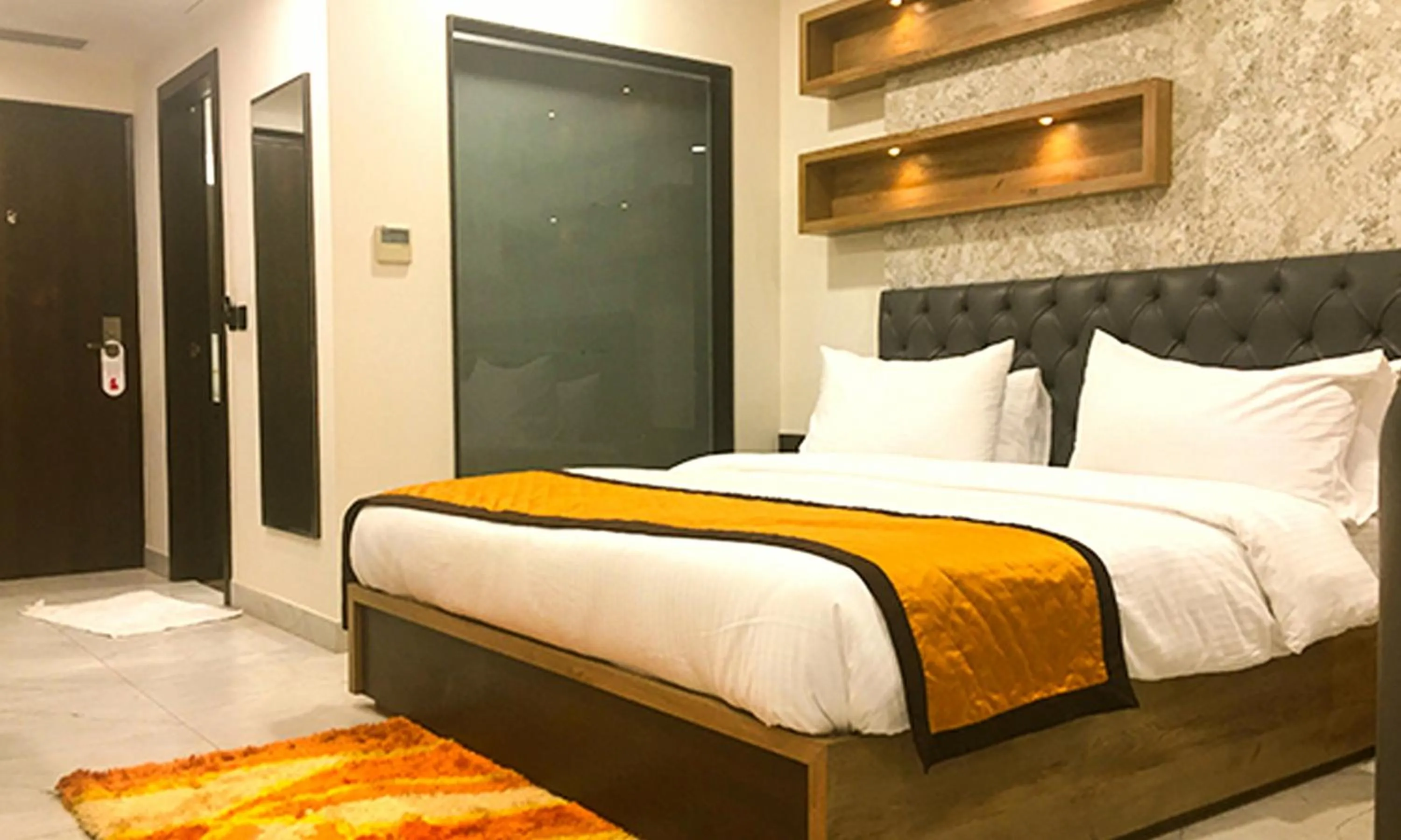 Bed in Hotel Aksh Inn