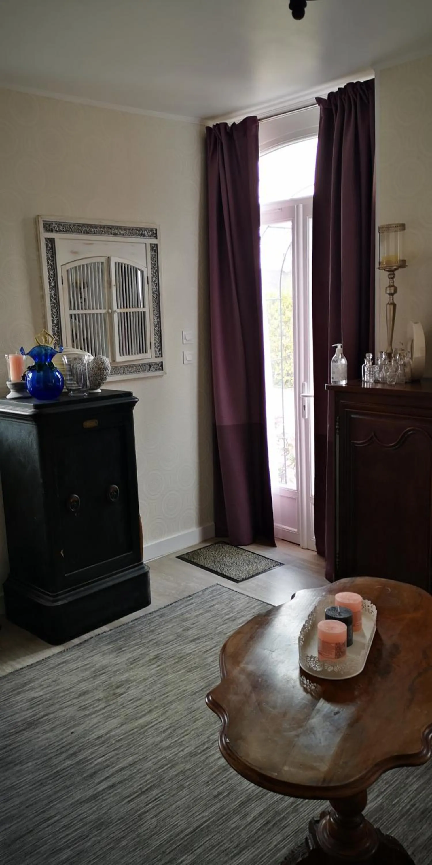 Photo of the whole room in La Cour du Puits, chambre Colyn