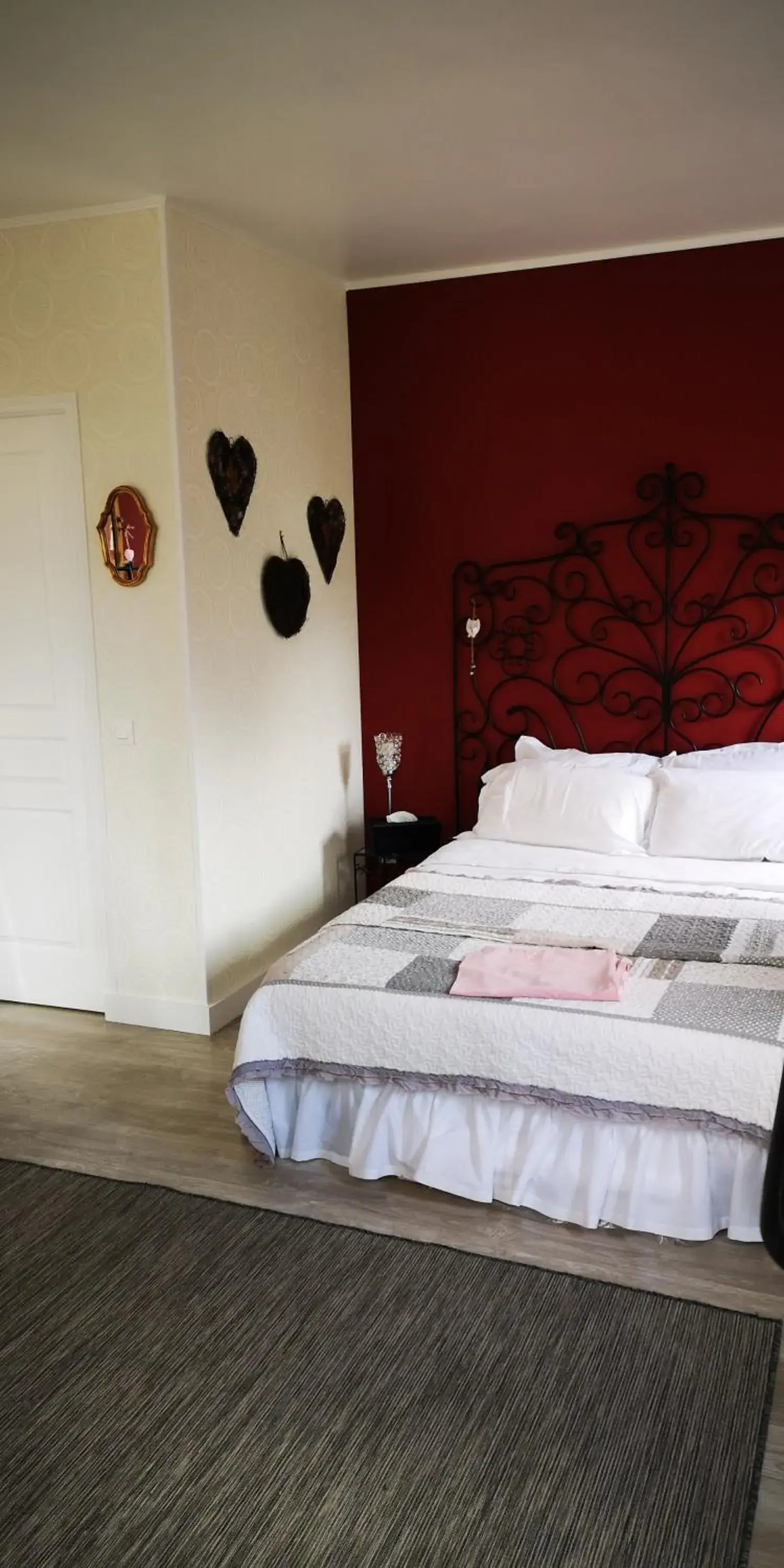 Deluxe Room (2 Adults + 1 Child) in La Cour du Puits, chambre Colyn Deluxe Room (2 Adults + 1 Child) in La Cour du Puits, chambre Colyn