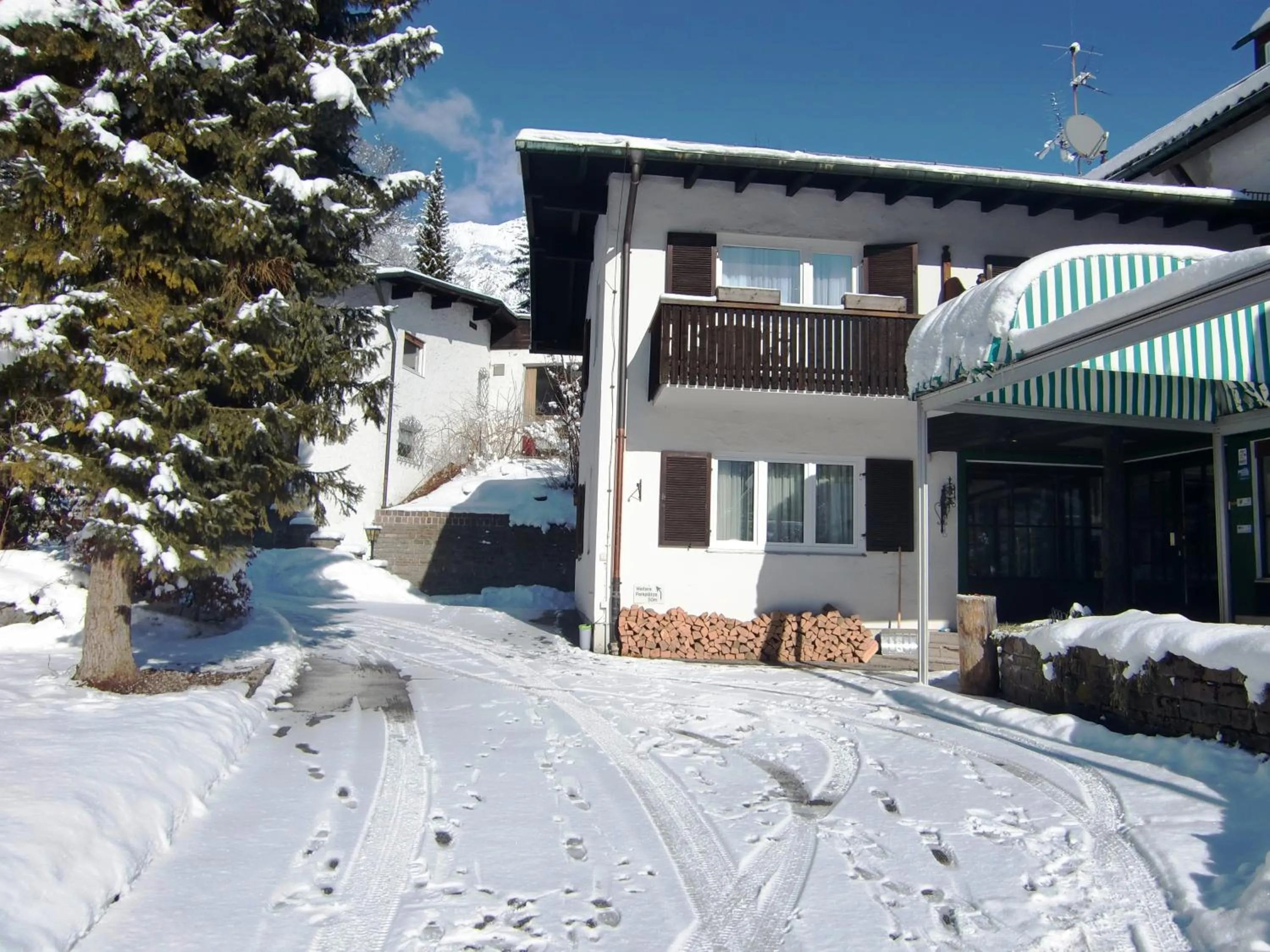 Facade/entrance in Grainauer Hof