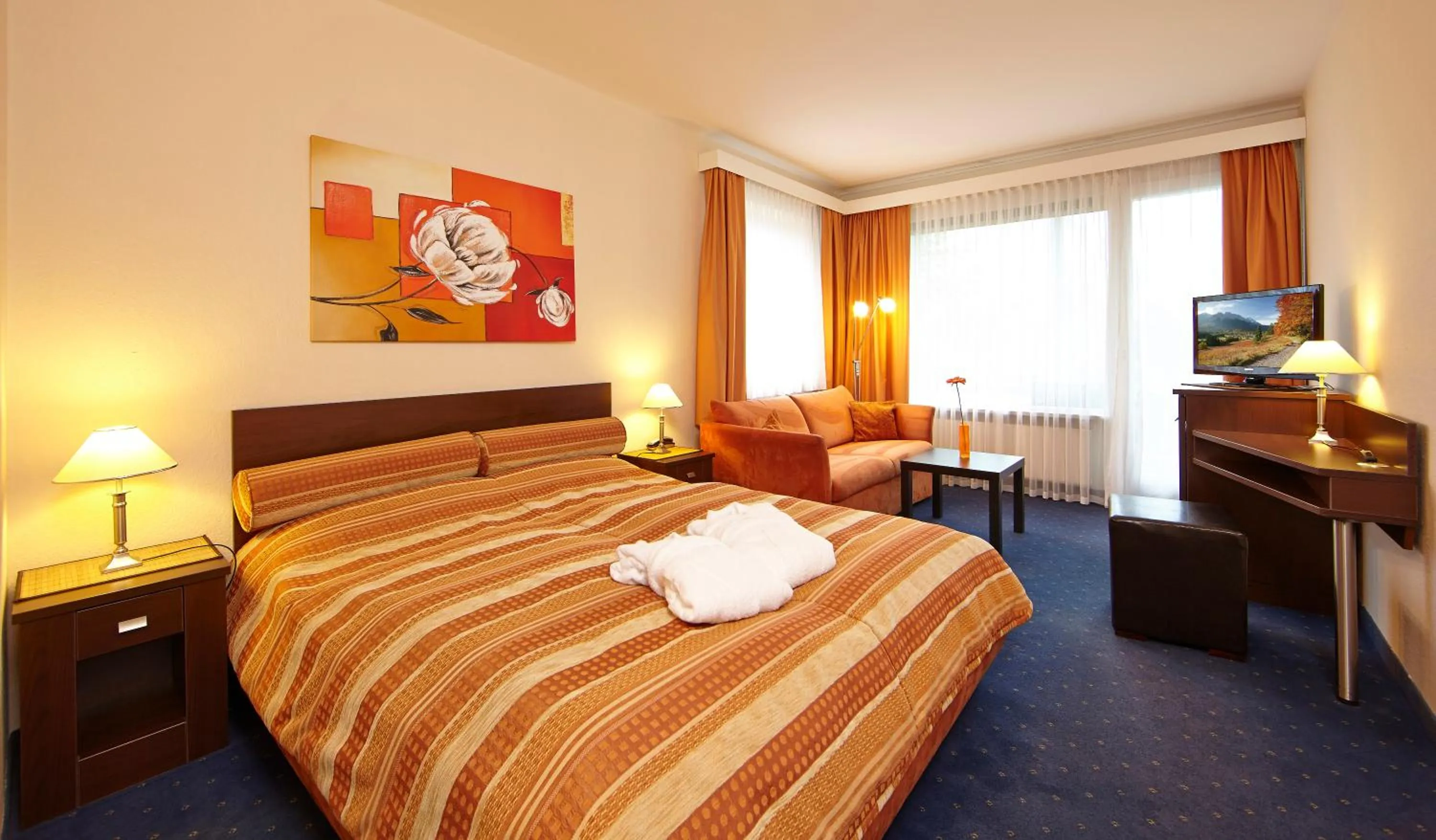 Photo of the whole room, Bed in Grainauer Hof