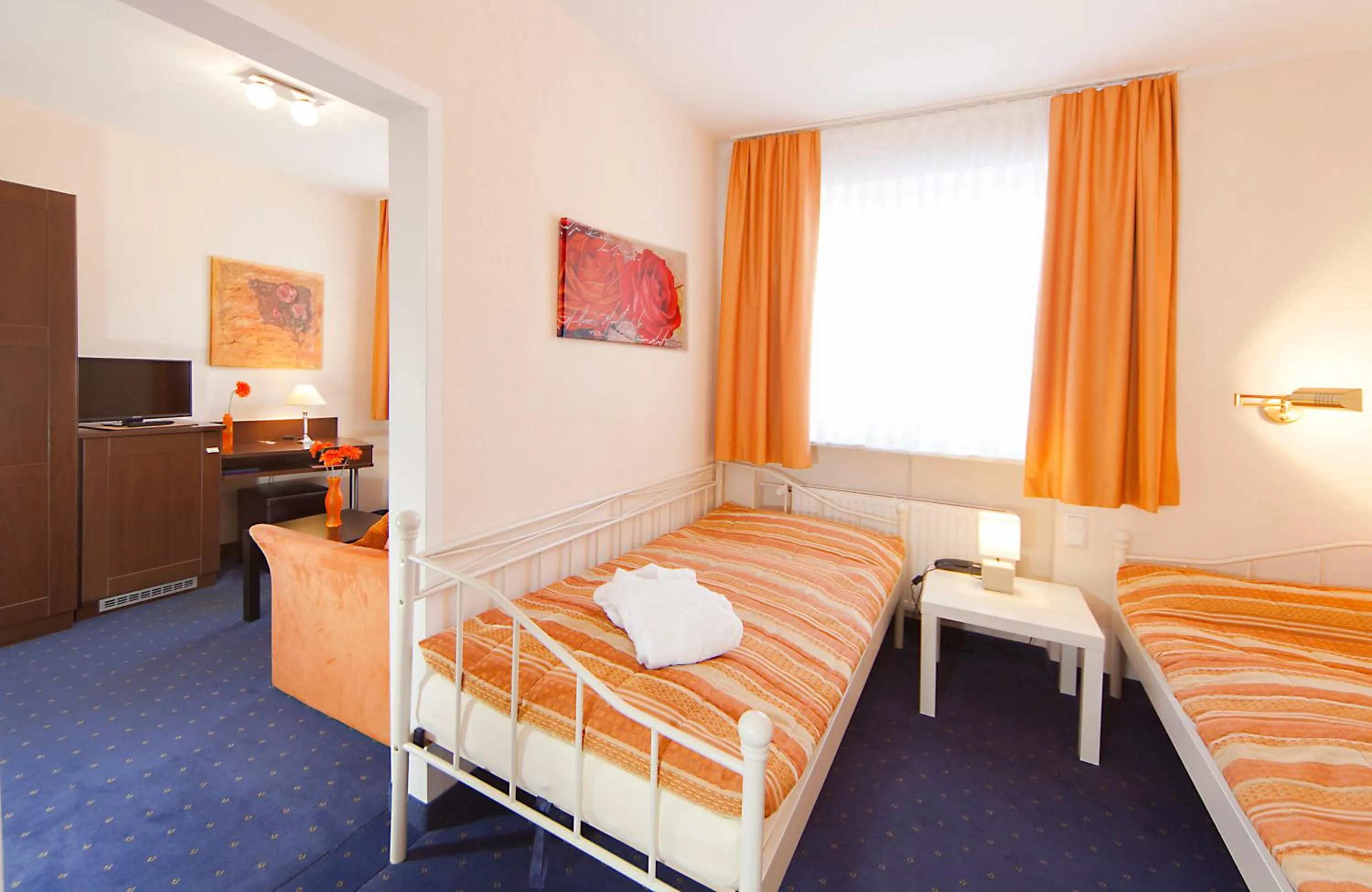 Photo of the whole room, Bed in Grainauer Hof