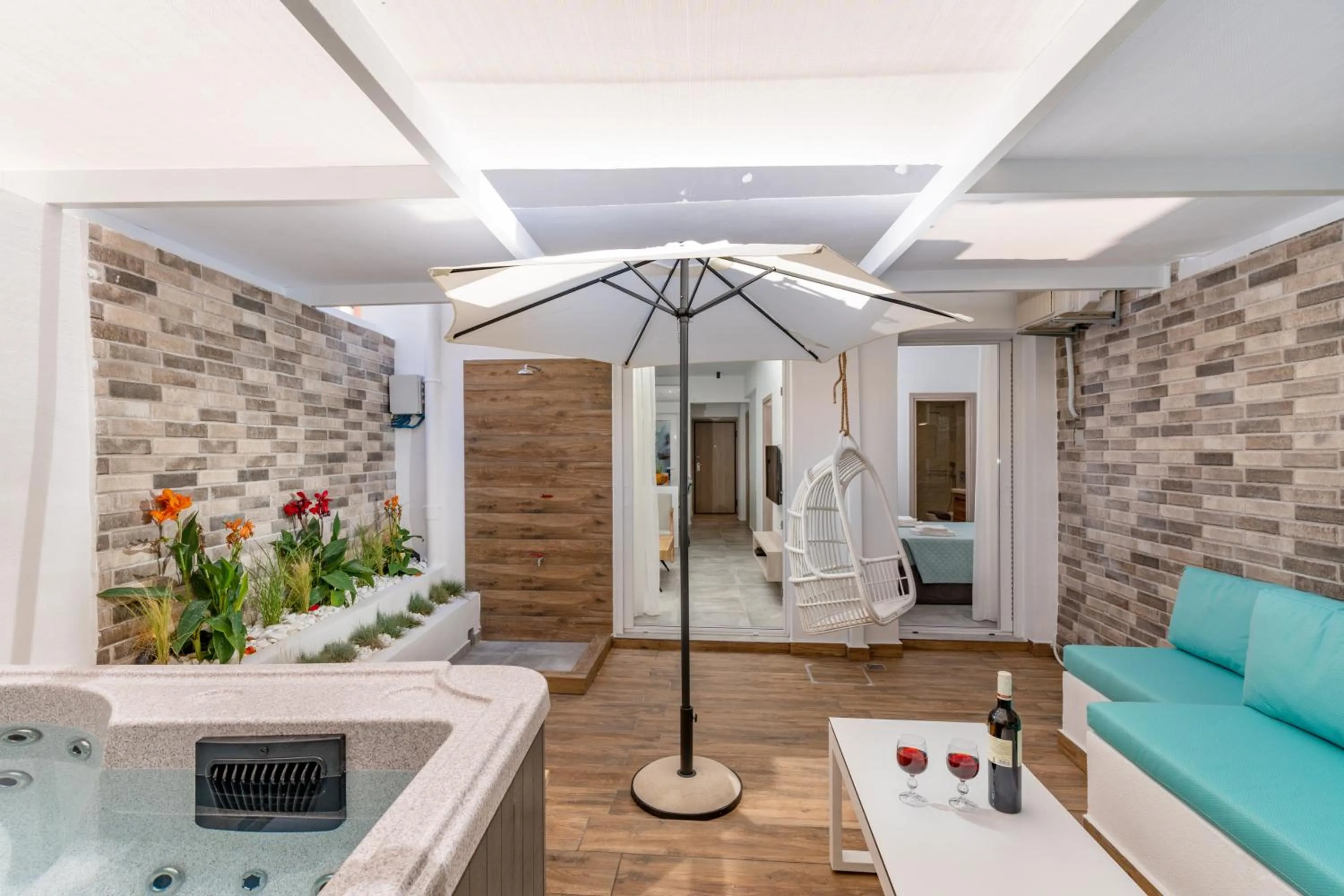 Hot Tub in City and Sand Suites