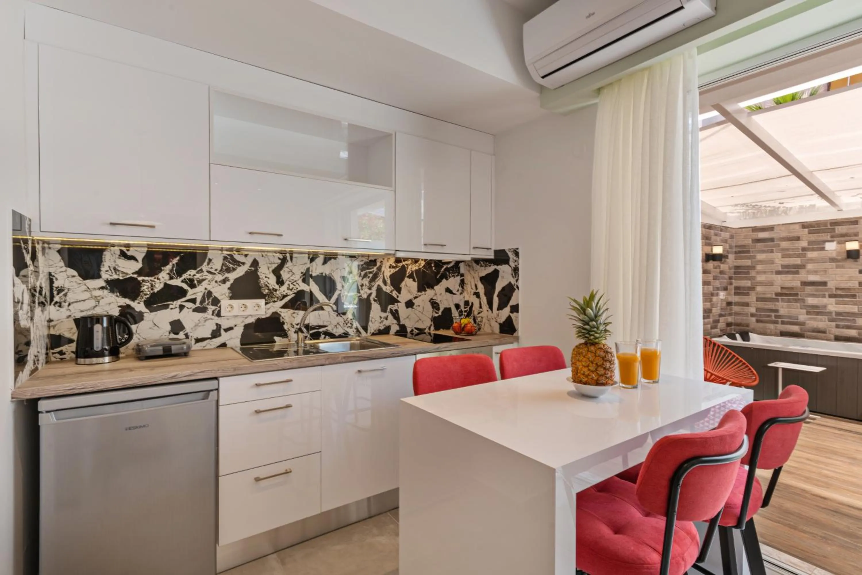 Kitchen or kitchenette in City and Sand Suites