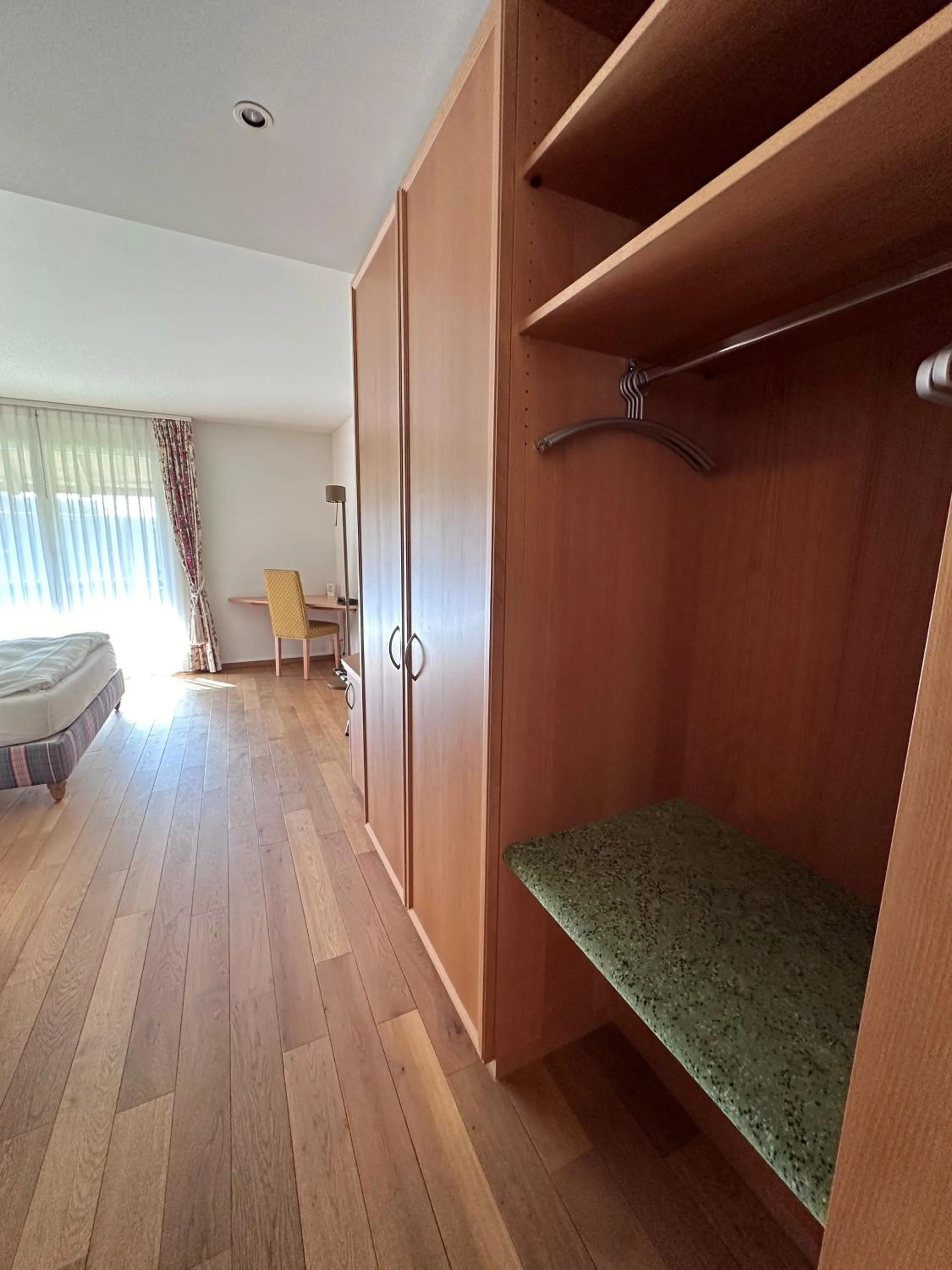 wardrobe, Bed in Parkforum Wylihof