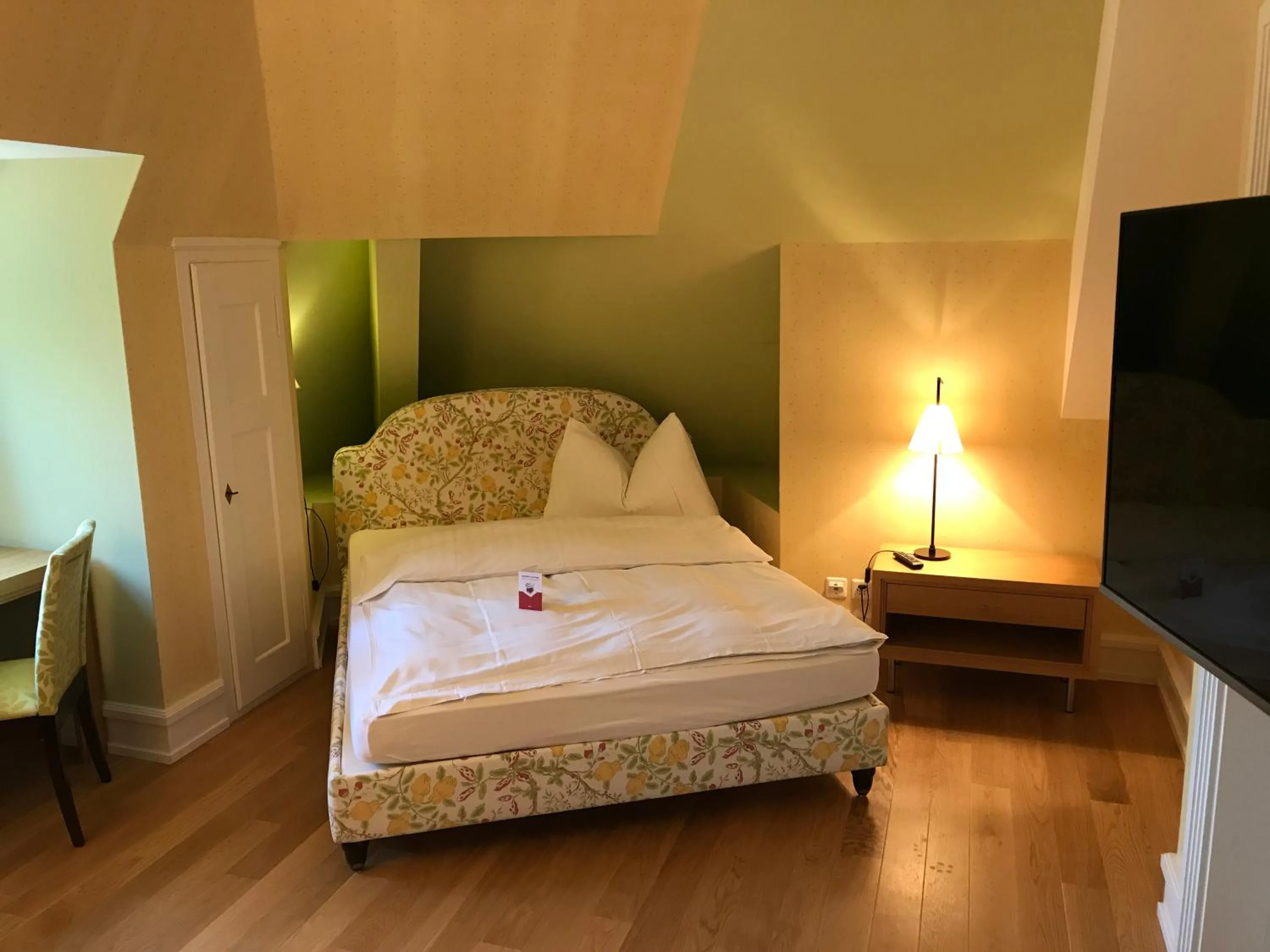 Photo of the whole room, Bed in Parkforum Wylihof