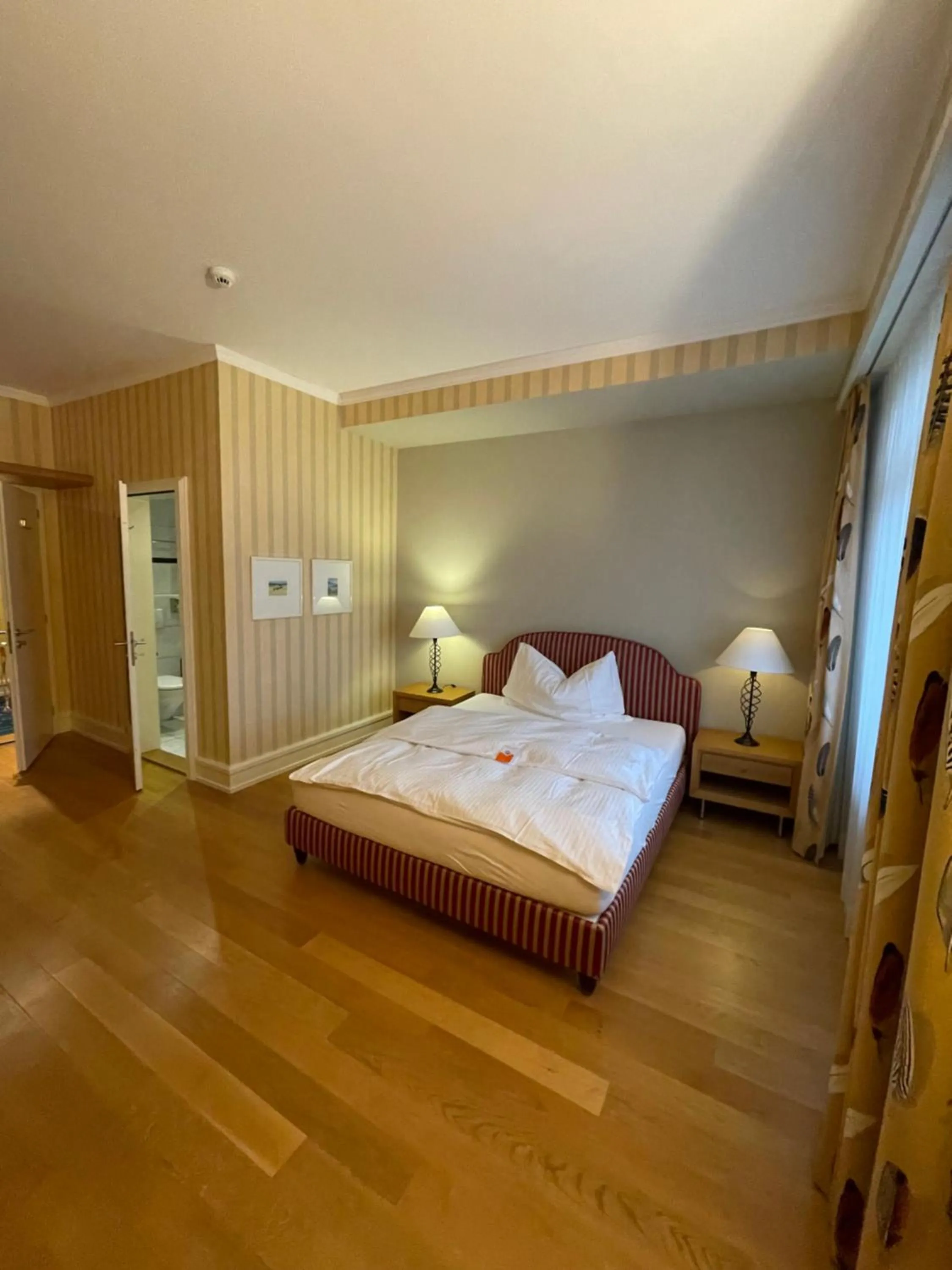 Photo of the whole room, Bed in Parkforum Wylihof