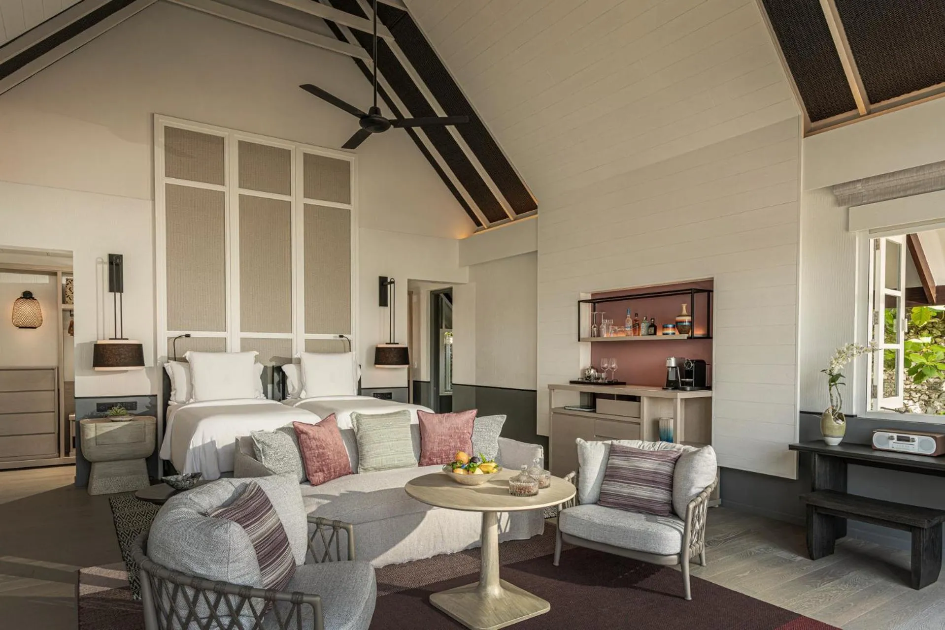 Bed in Four Seasons Resort Maldives at Landaa Giraavaru