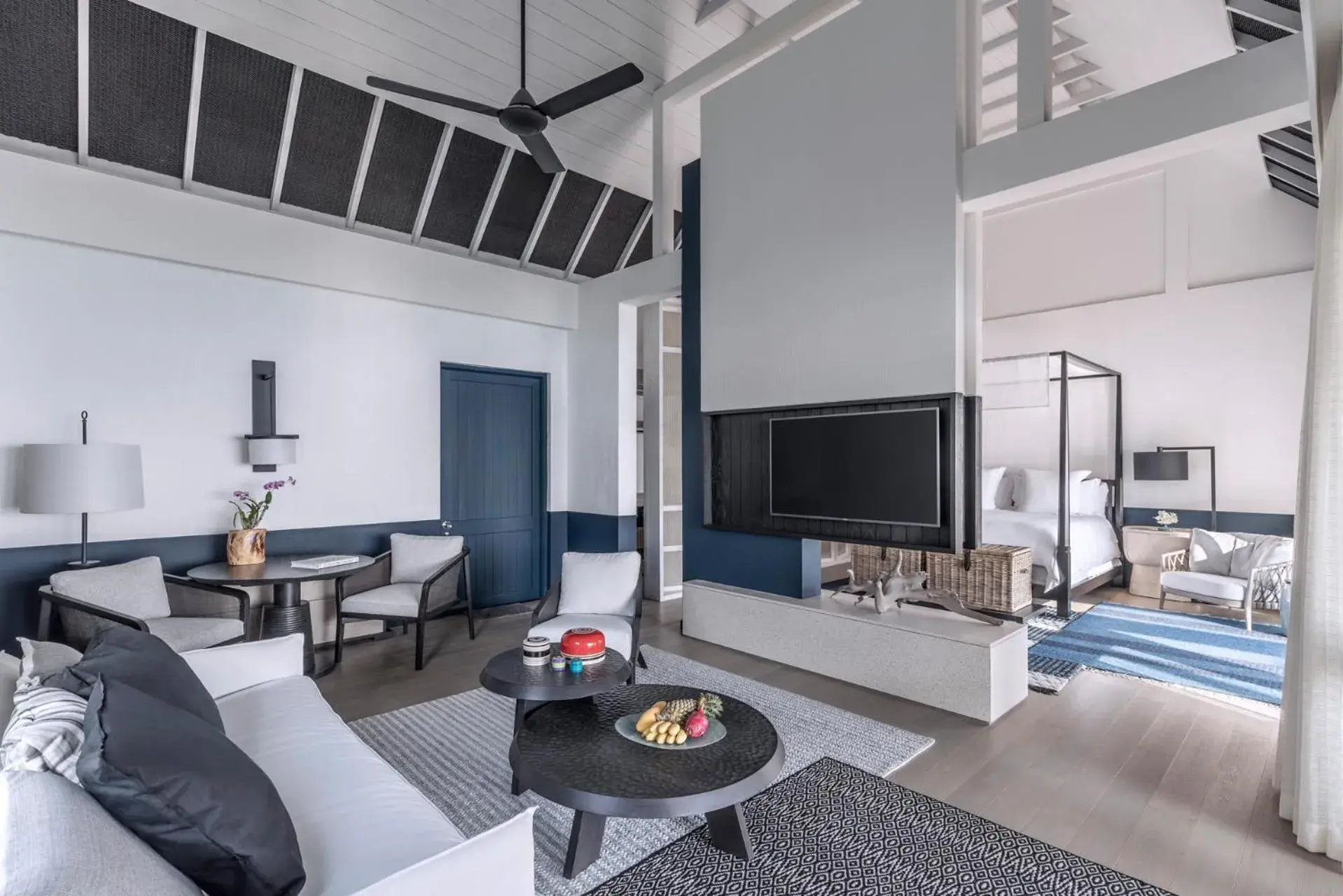 Living room, Bed in Four Seasons Resort Maldives at Landaa Giraavaru Living room, Bed in Four Seasons Resort Maldives at Landaa Giraavaru