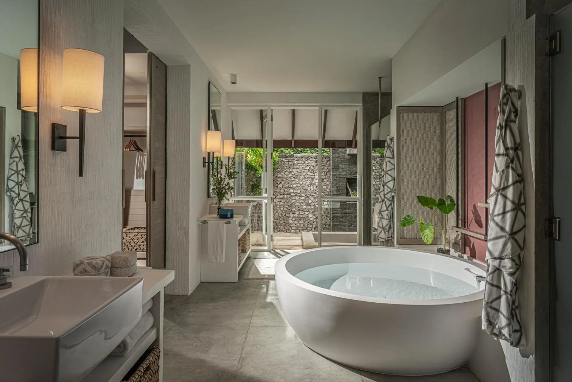 Bathroom in Four Seasons Resort Maldives at Landaa Giraavaru