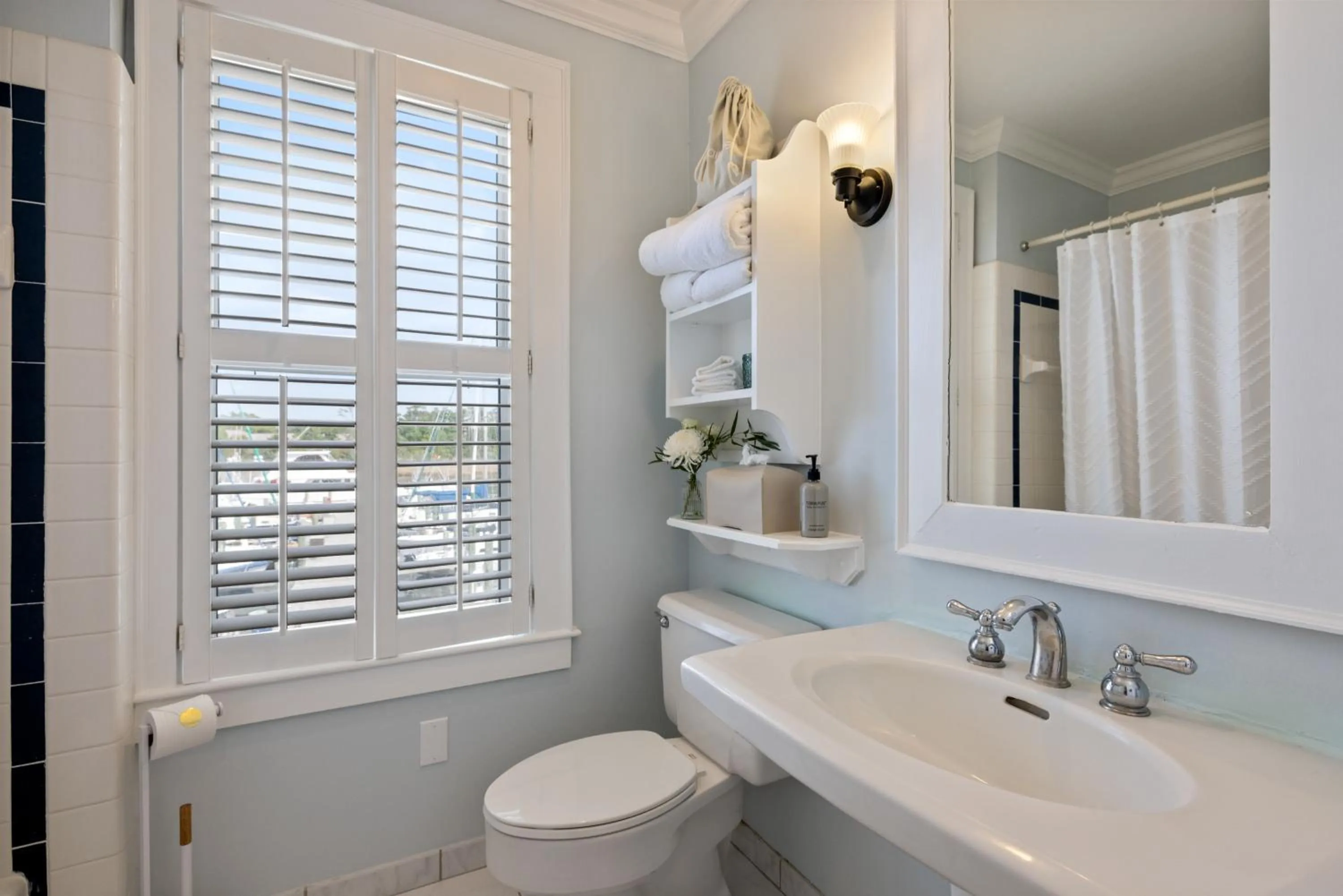 Bathroom in The Tranquil House Inn