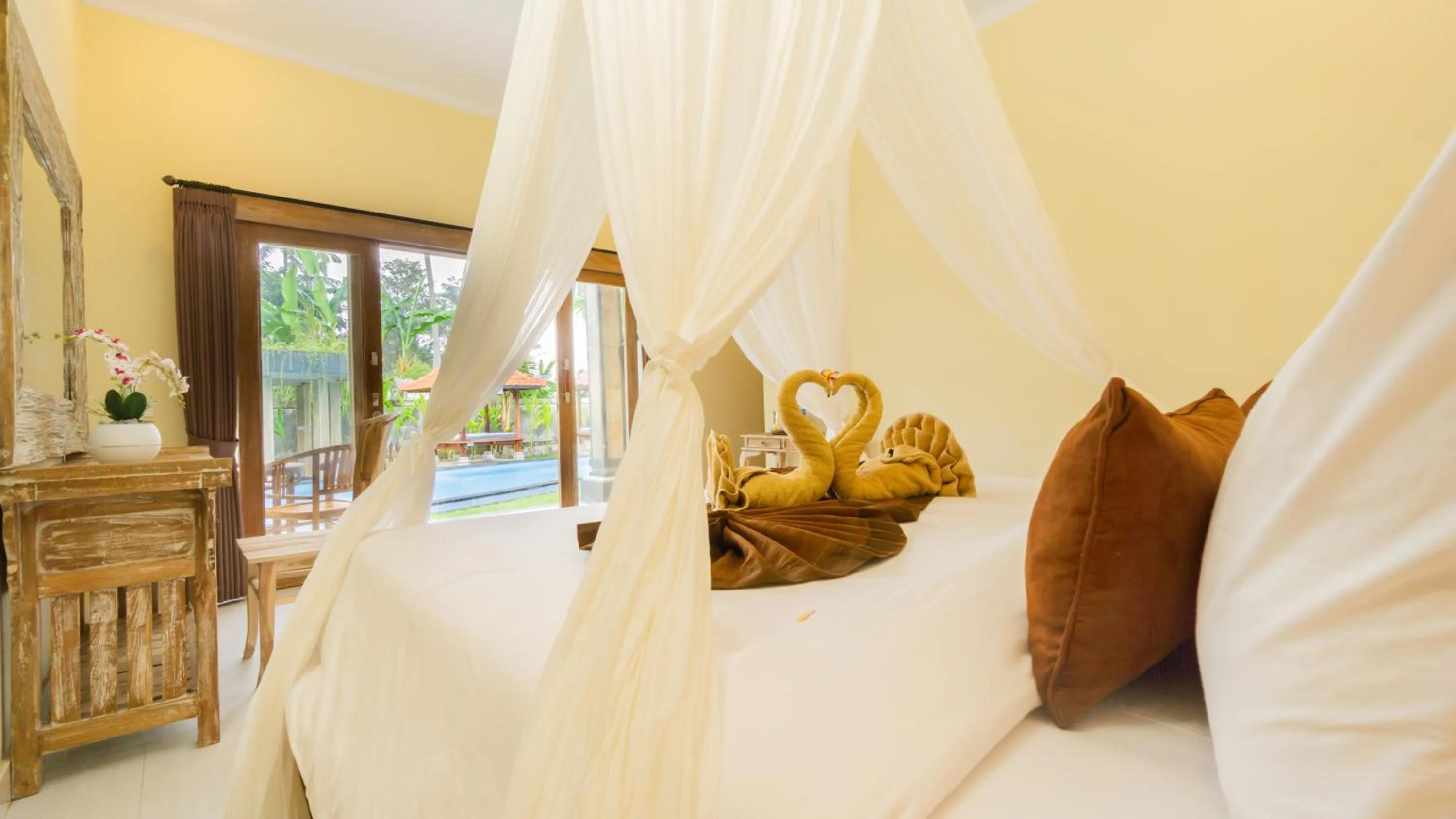Bed in Abhirama Villas by Supala