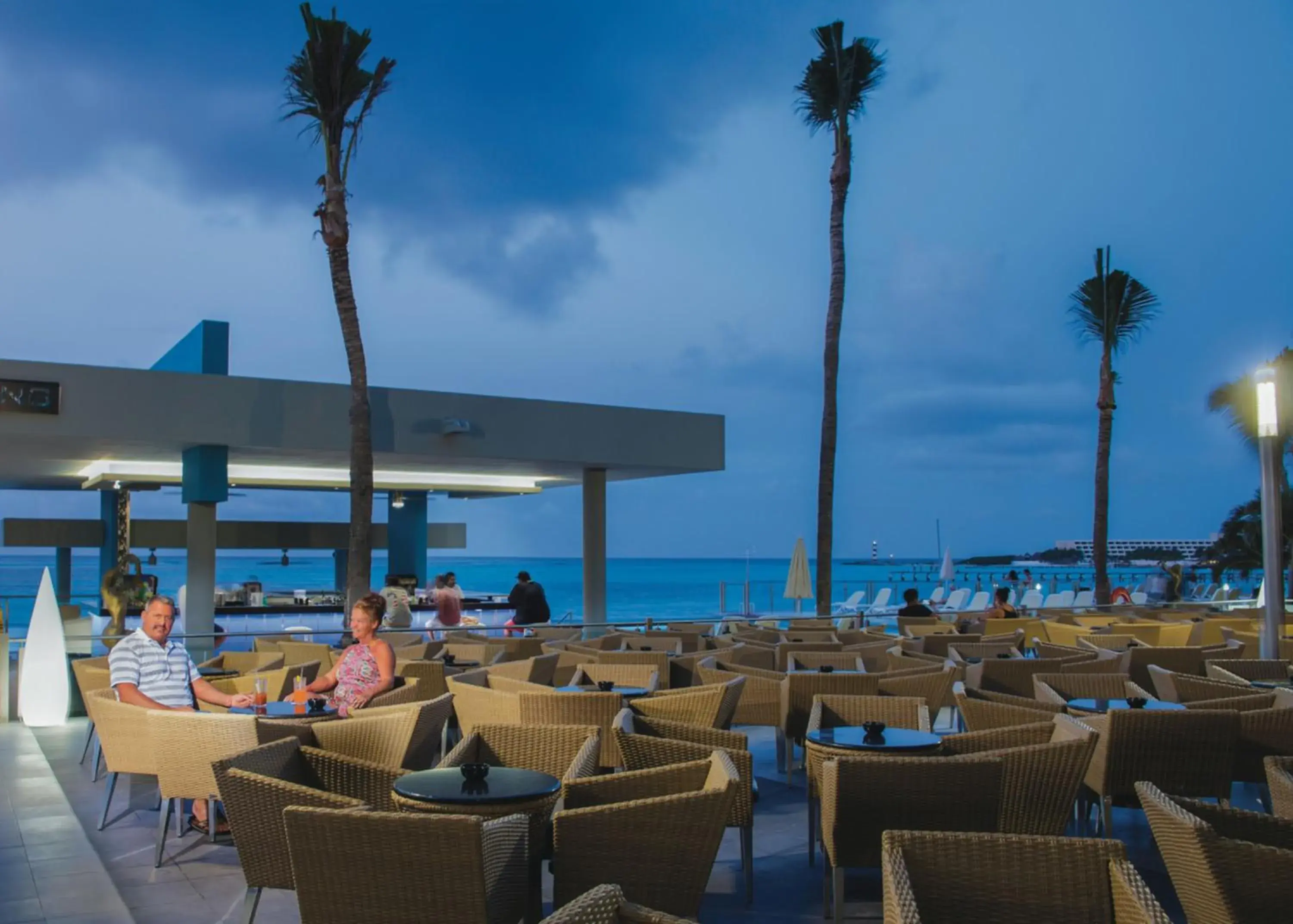 Lounge or bar in Riu Cancun - Adults Only - All Inclusive Lounge or bar in Riu Cancun - Adults Only - All Inclusive