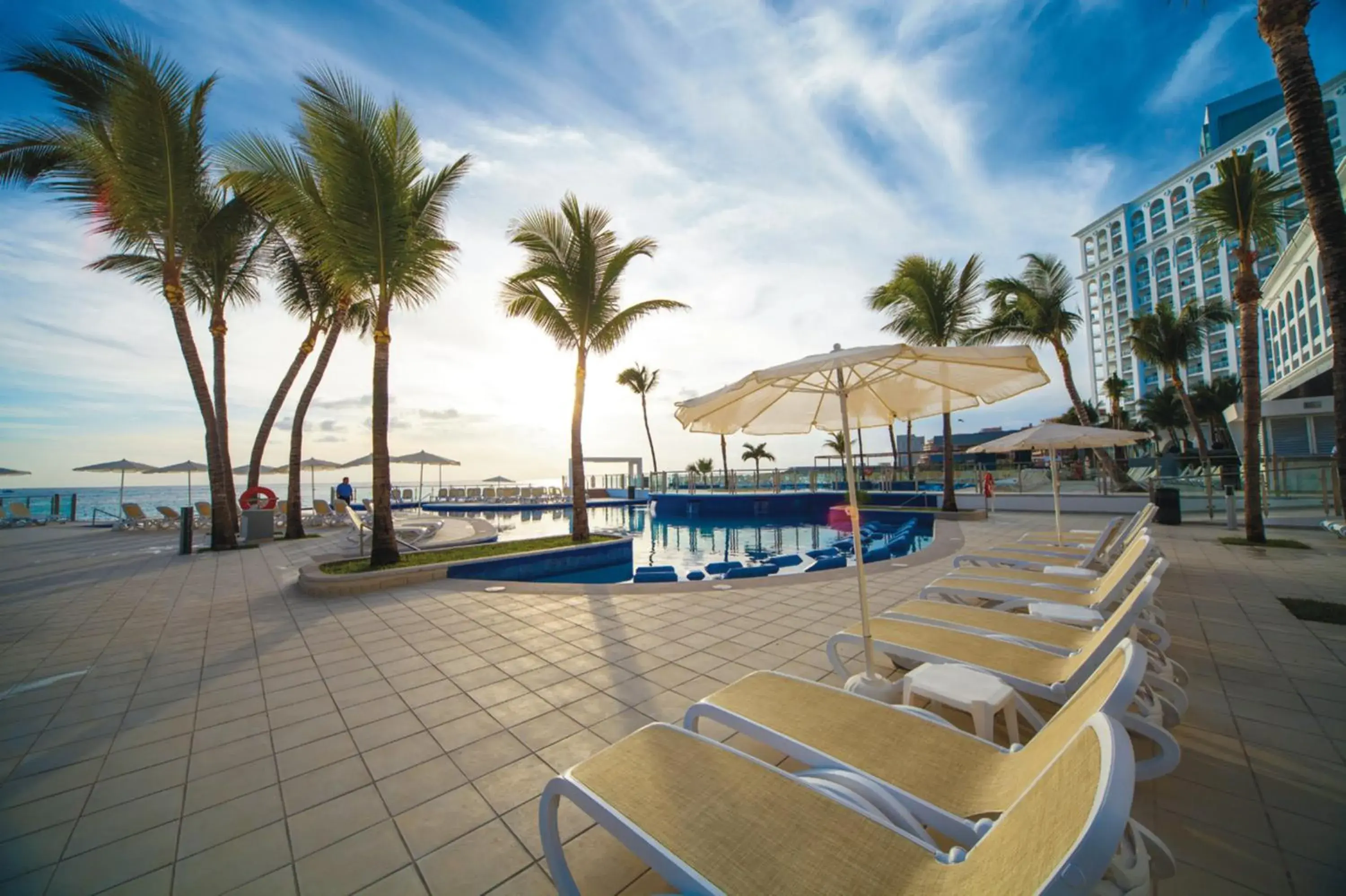 Swimming pool in Riu Cancun - Adults Only - All Inclusive Swimming pool in Riu Cancun - Adults Only - All Inclusive