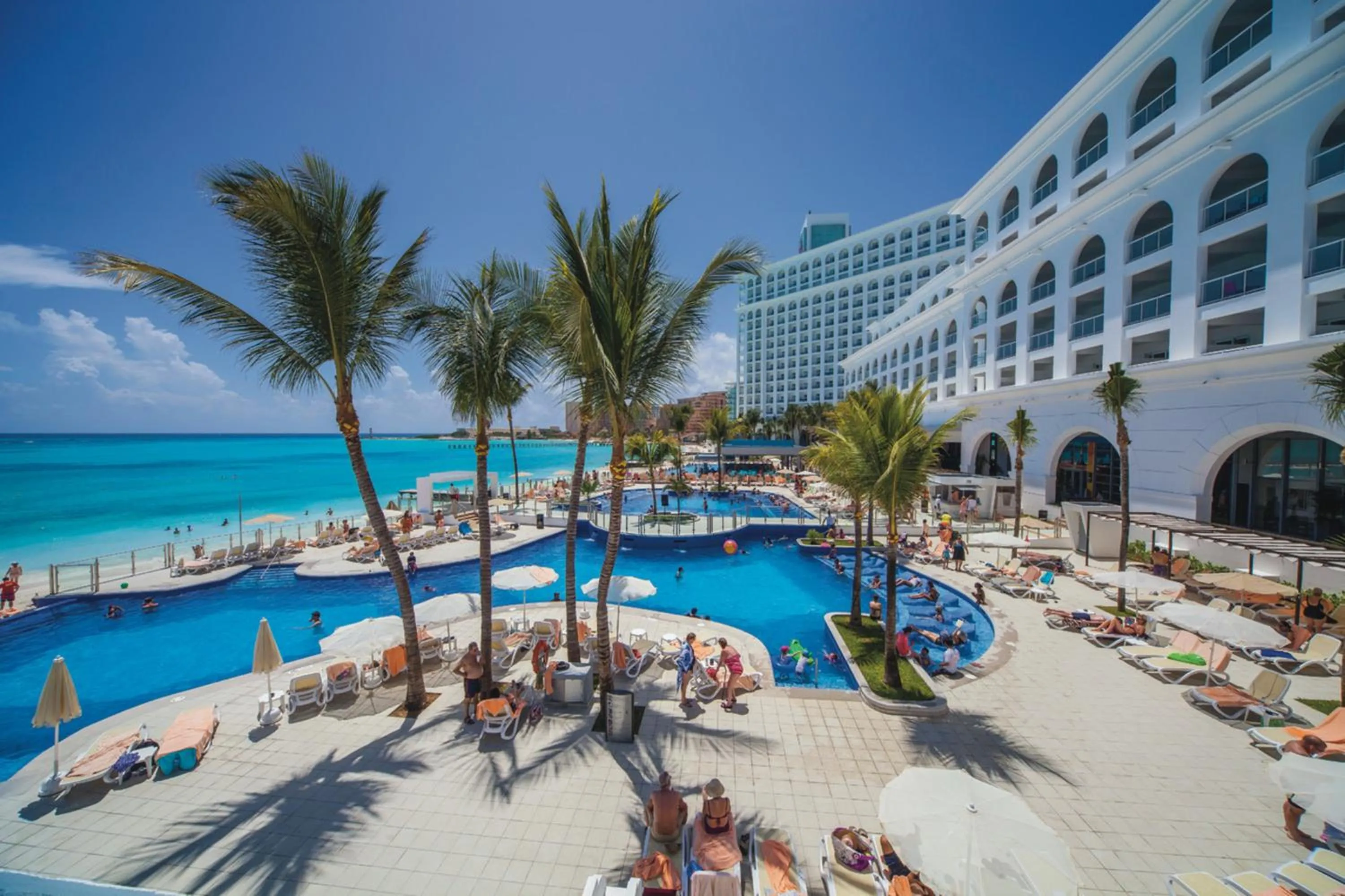 Swimming pool in Riu Cancun - Adults Only - All Inclusive