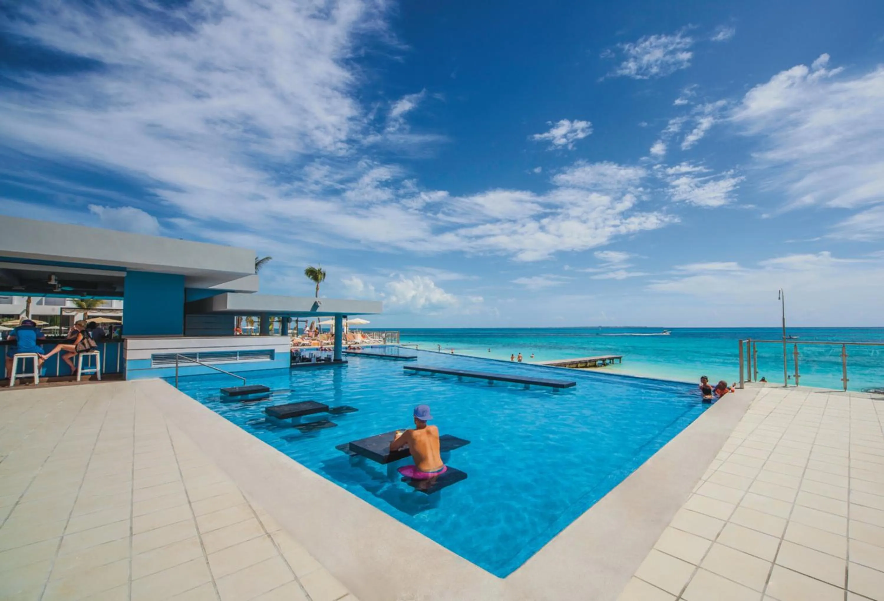 Swimming pool in Riu Cancun - Adults Only - All Inclusive