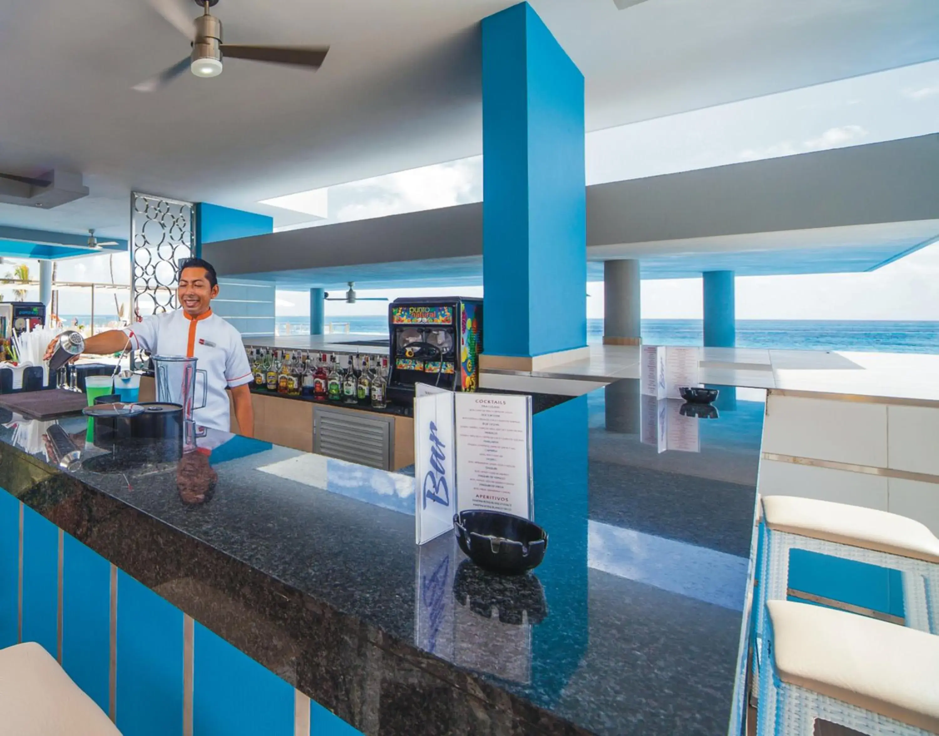 Lounge or bar in Riu Cancun - Adults Only - All Inclusive Lounge or bar in Riu Cancun - Adults Only - All Inclusive