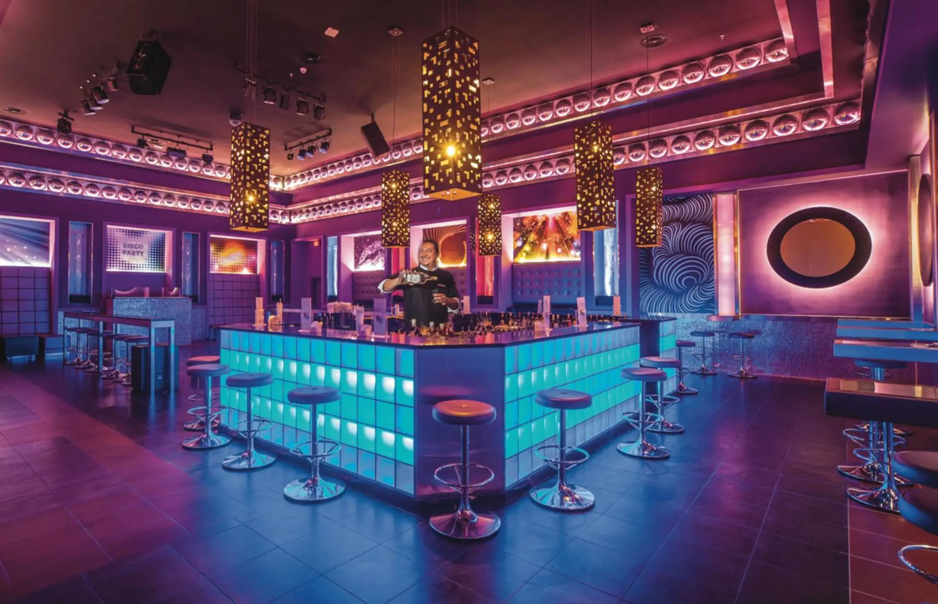 Lounge or bar in Riu Cancun - Adults Only - All Inclusive Lounge or bar in Riu Cancun - Adults Only - All Inclusive