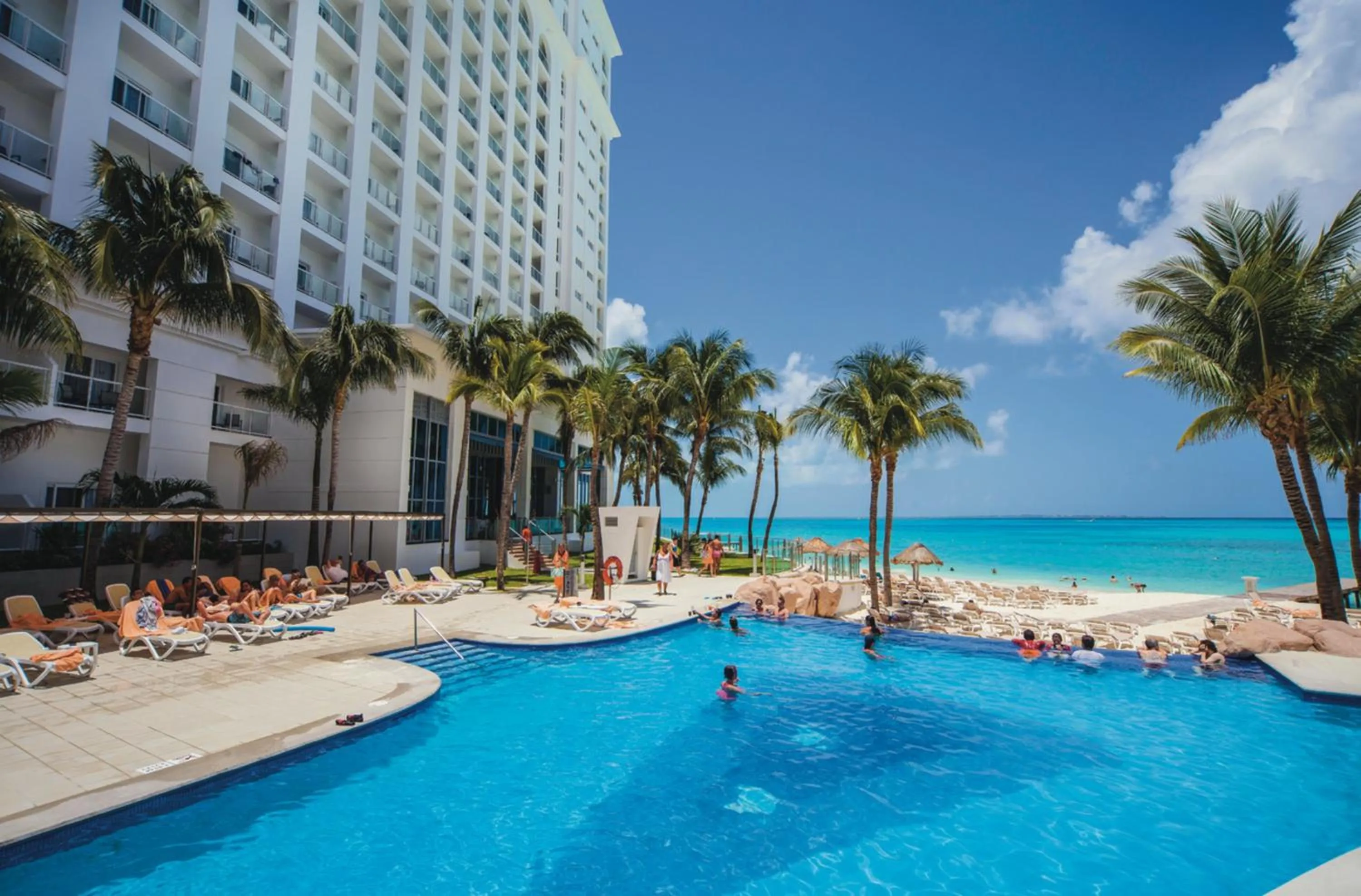 Swimming pool in Riu Cancun - Adults Only - All Inclusive