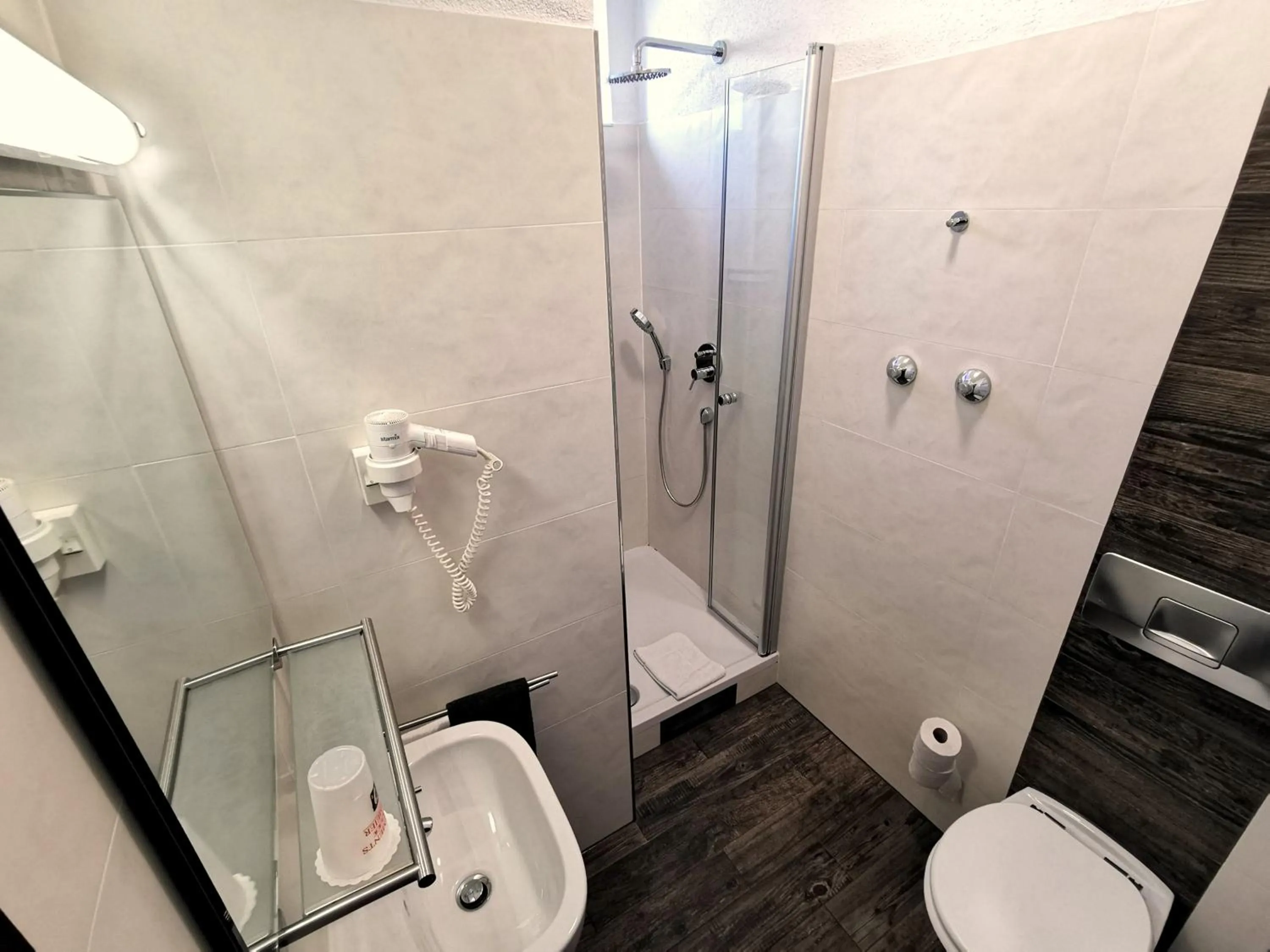 Shower in Appartements Biedermeier