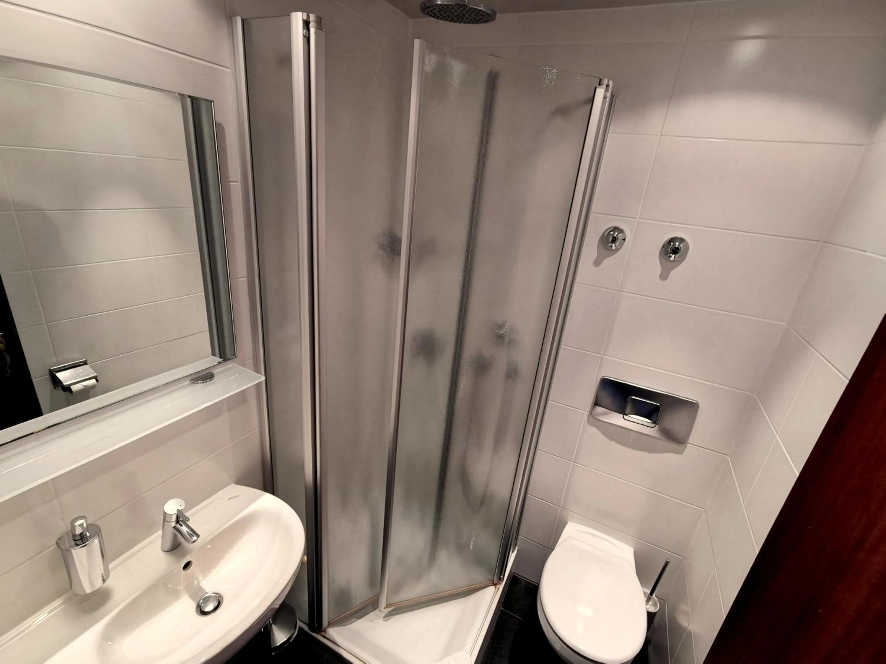 Shower in Appartements Biedermeier