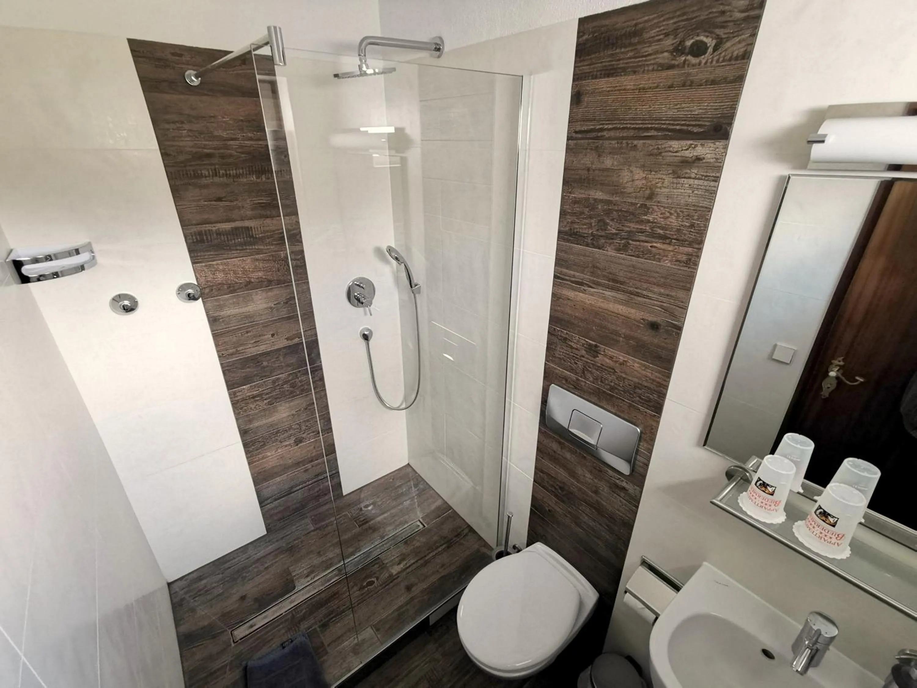 Shower in Appartements Biedermeier