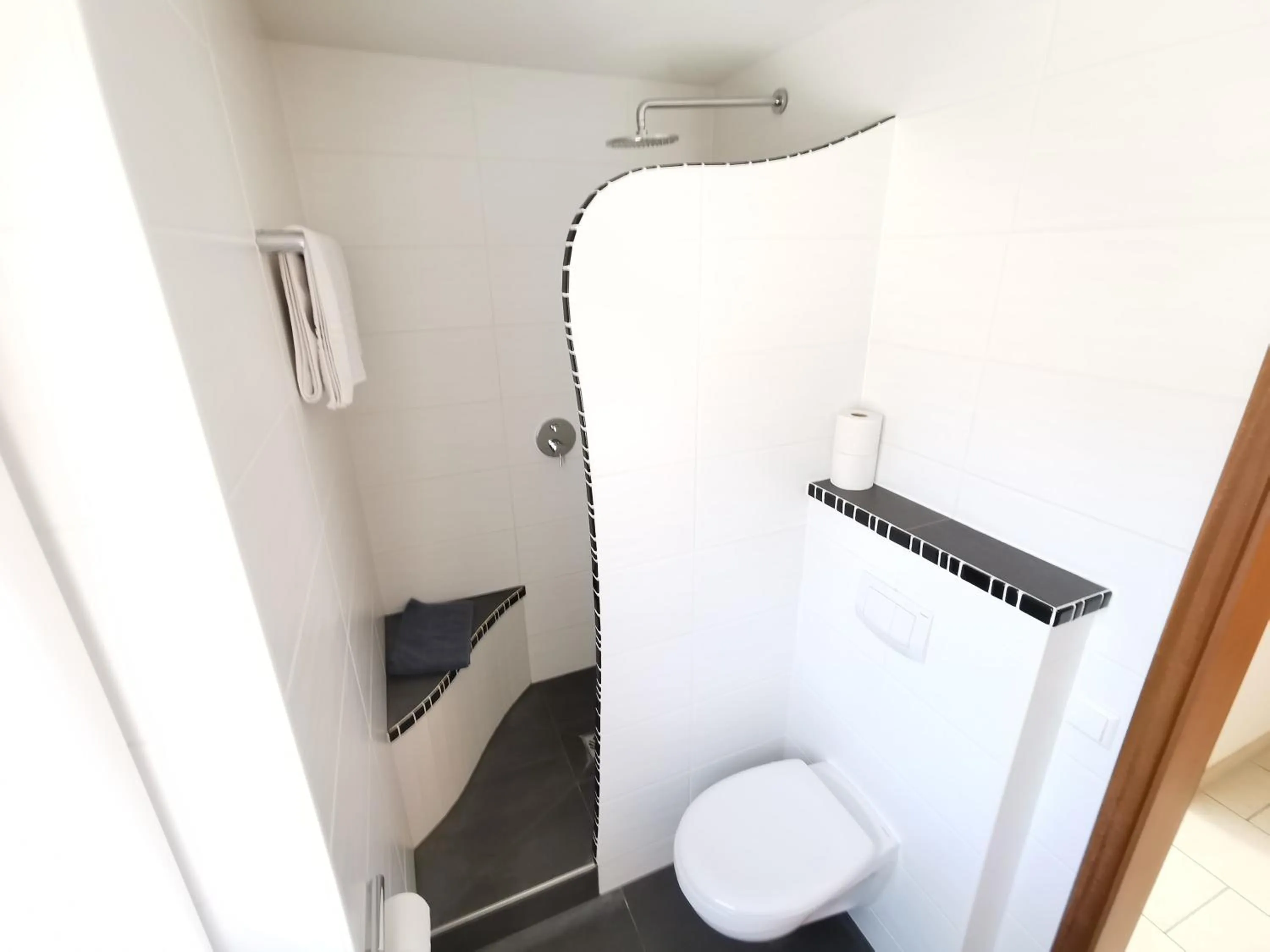 Shower in Appartements Biedermeier