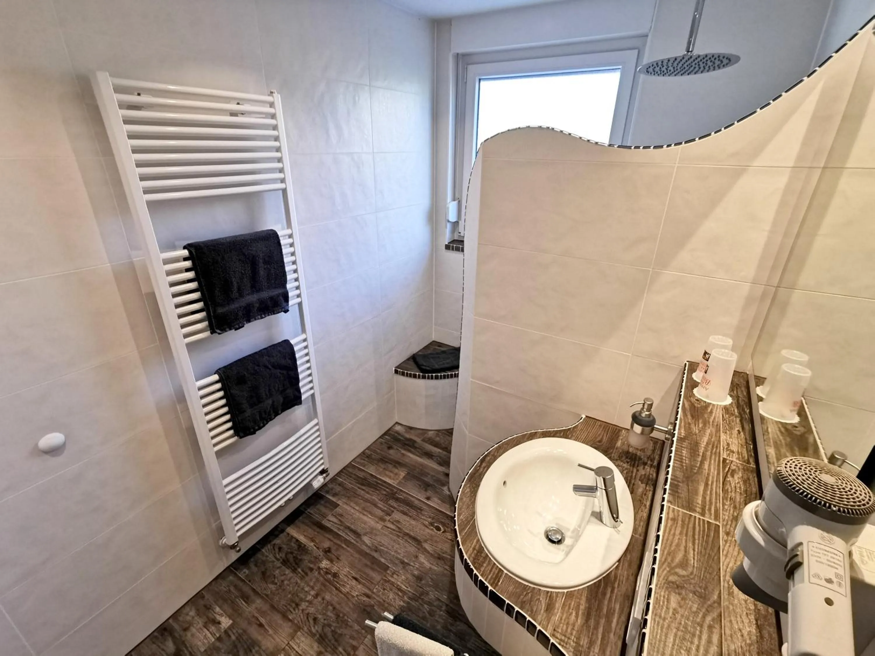 Shower in Appartements Biedermeier