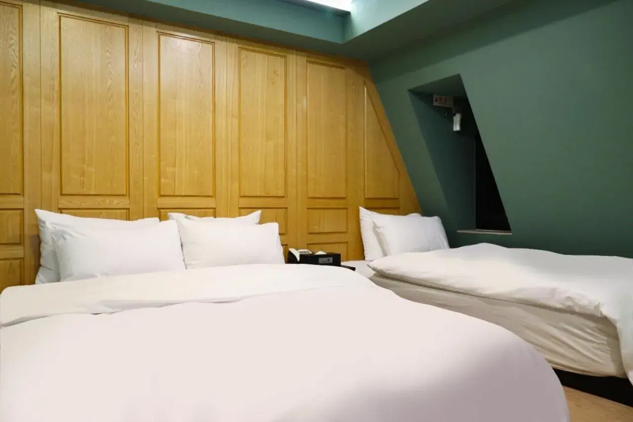 Bed in Shinchon Wol Hotel Bed in Shinchon Wol Hotel