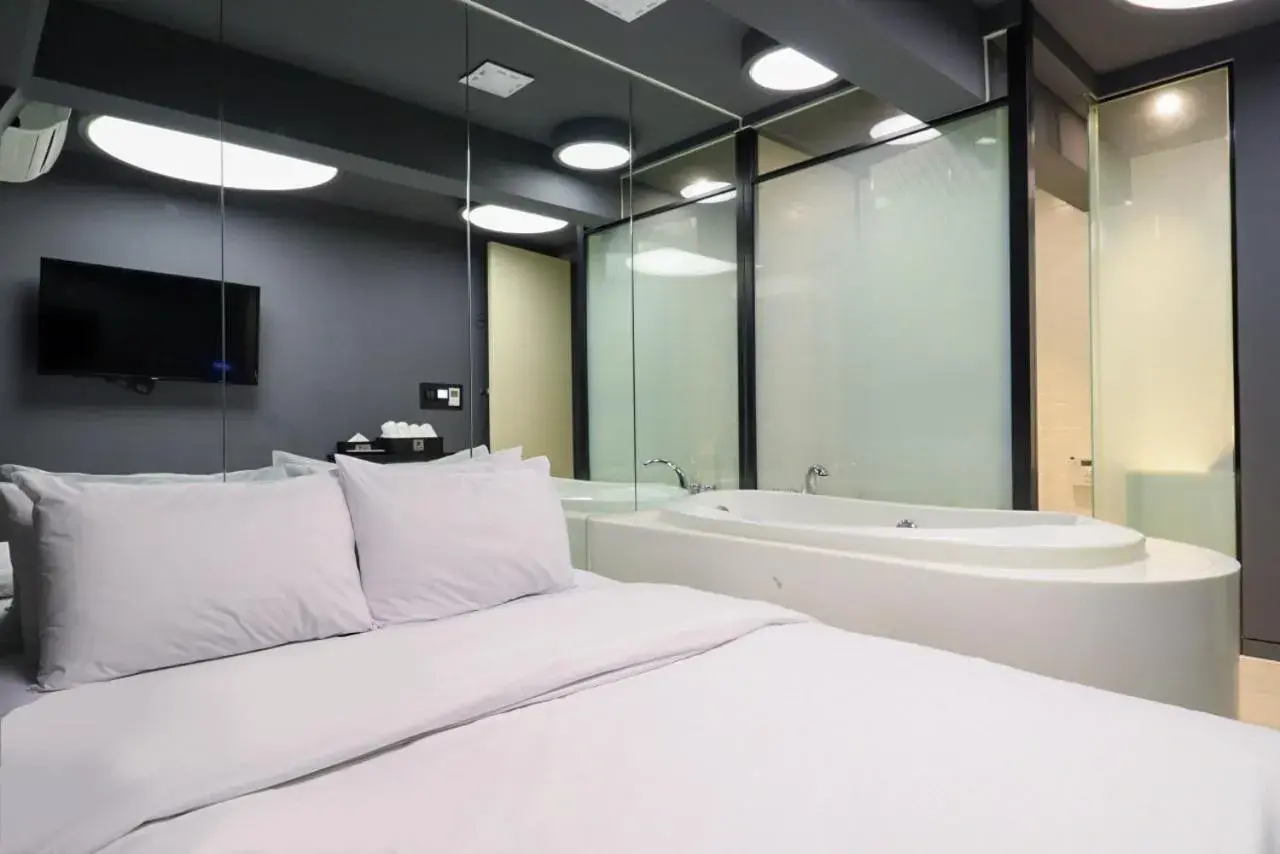 Bed in Shinchon Wol Hotel Bed in Shinchon Wol Hotel