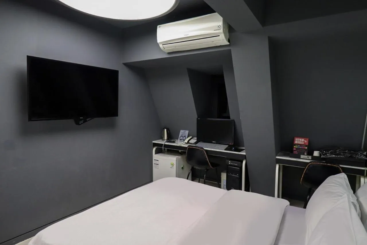 Bed in Shinchon Wol Hotel