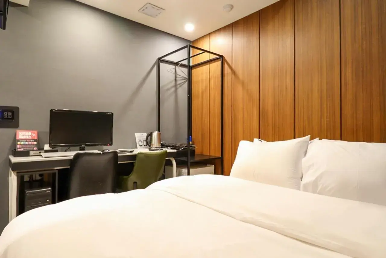 Bed in Shinchon Wol Hotel Bed in Shinchon Wol Hotel