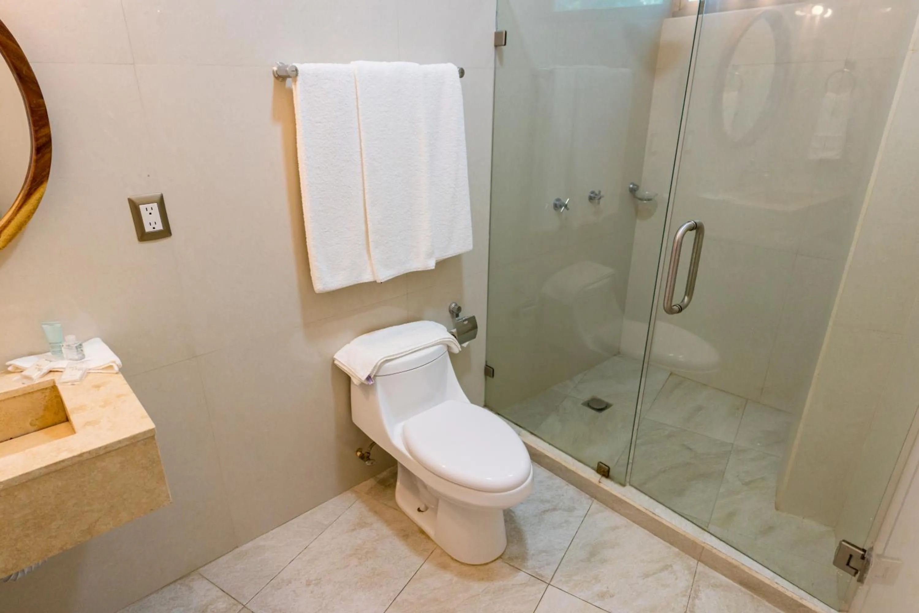 LA LOMA SUITES
