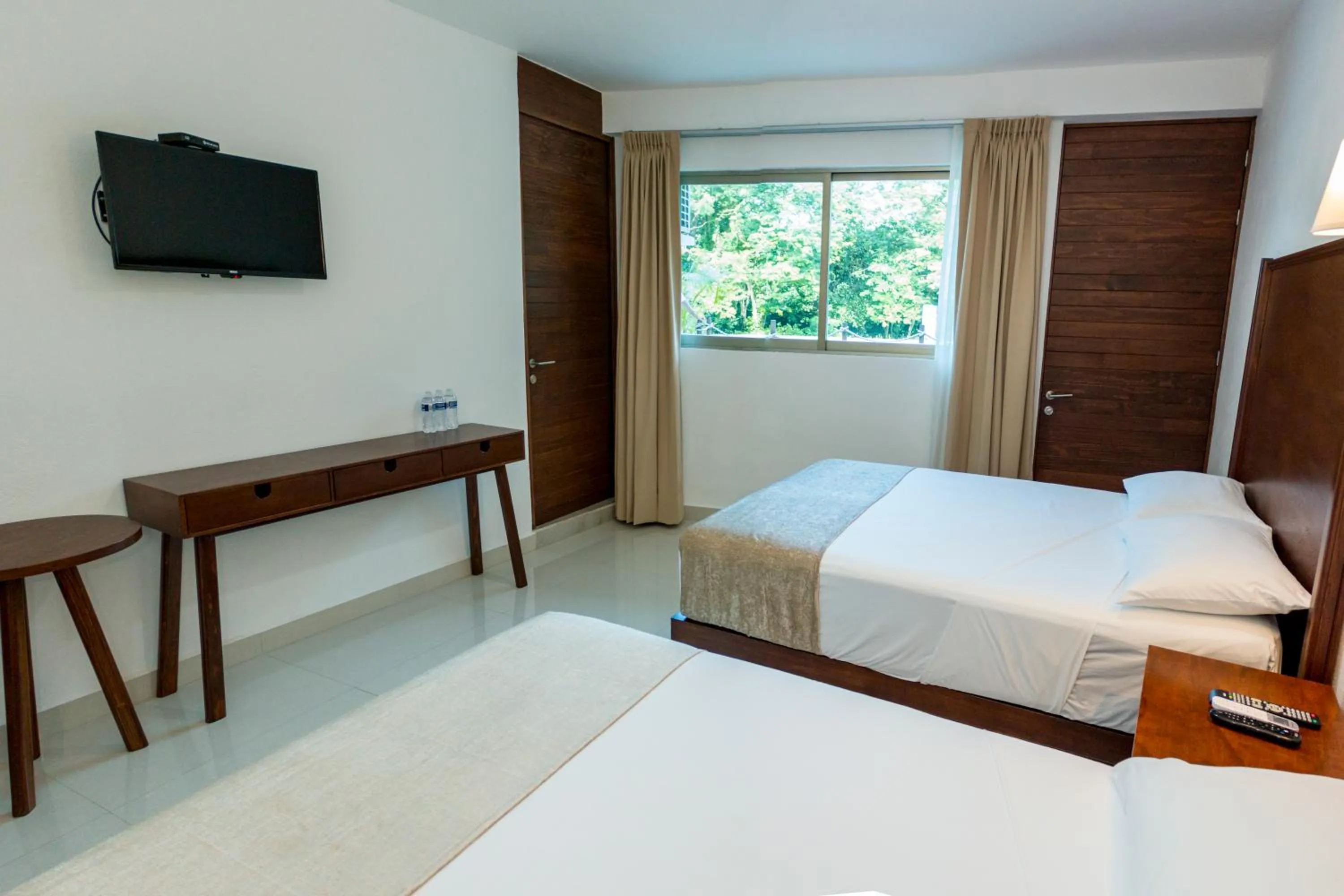 Bed in LA LOMA SUITES