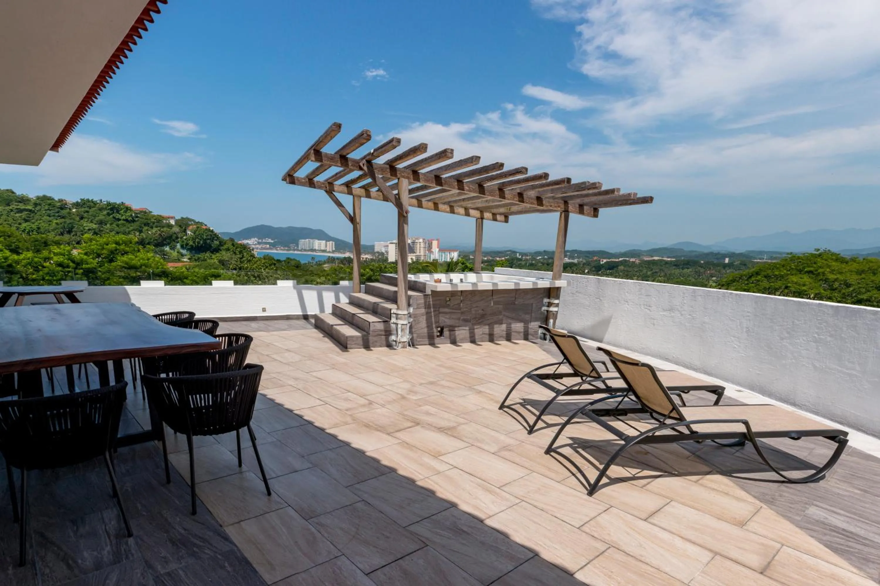 LA LOMA SUITES