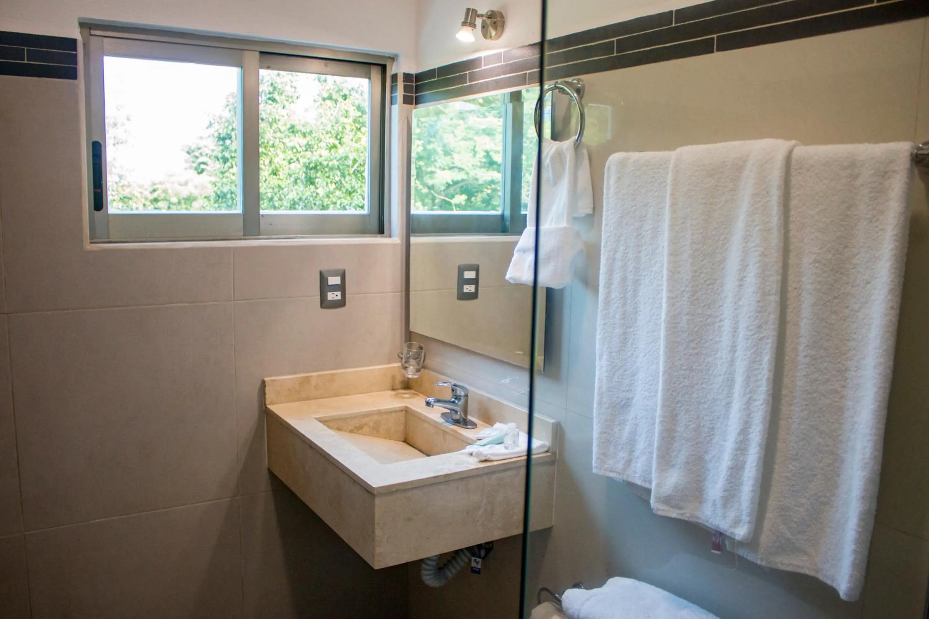 LA LOMA SUITES