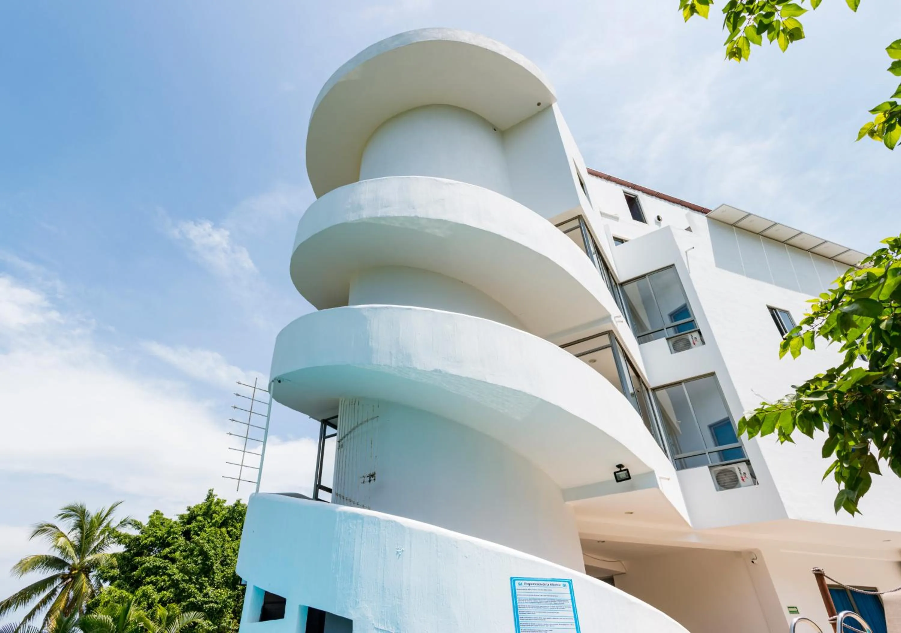 LA LOMA SUITES