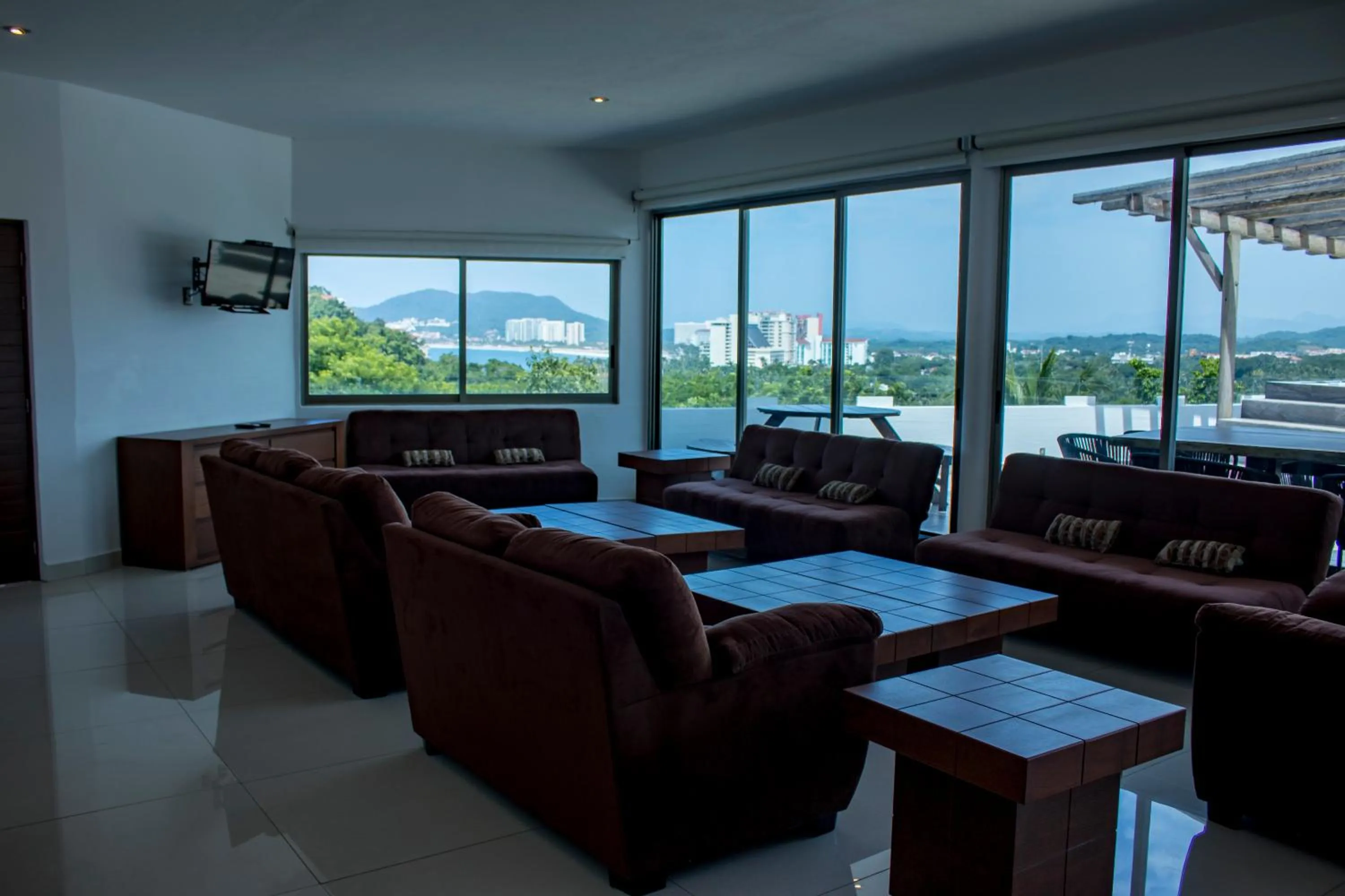 LA LOMA SUITES