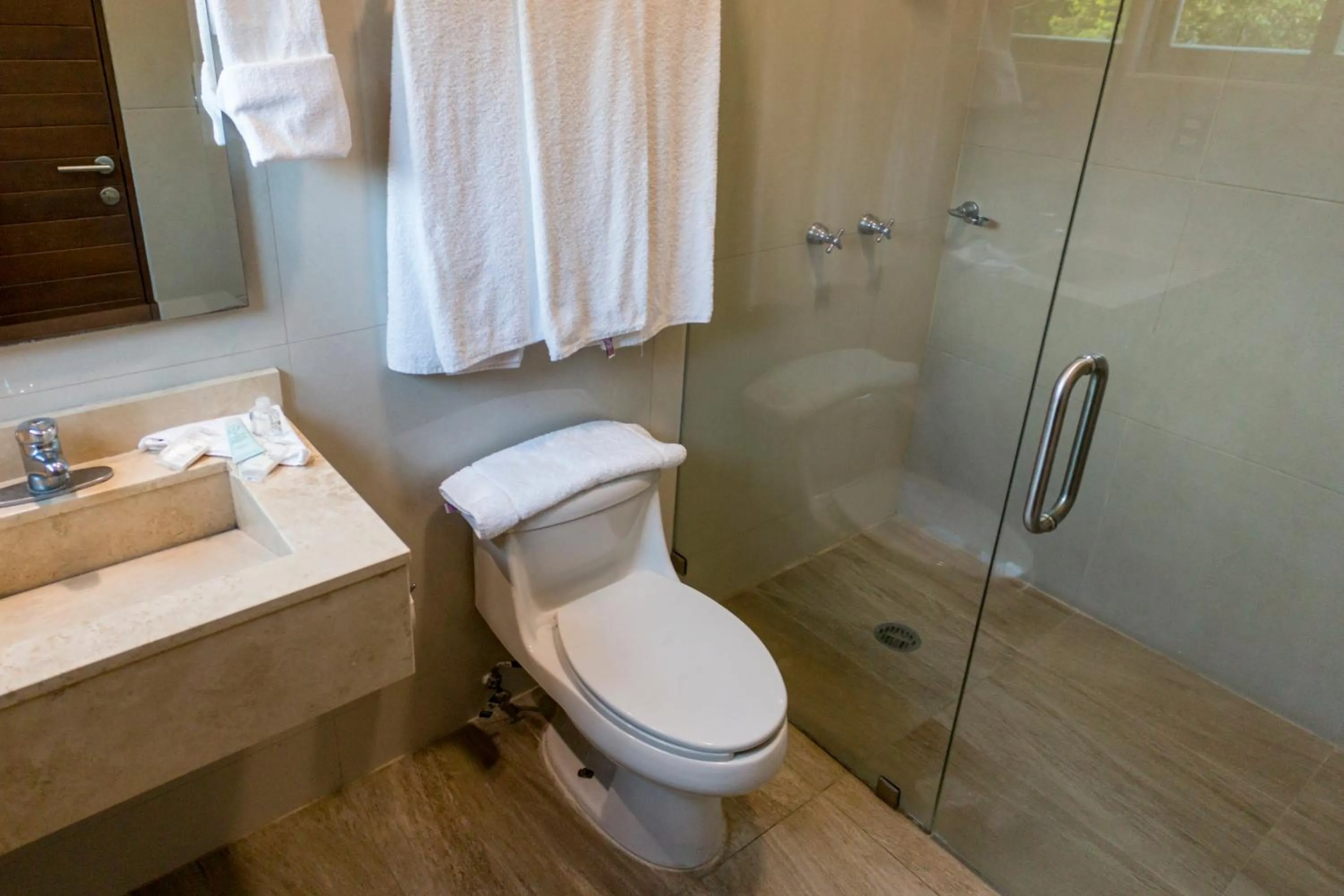 LA LOMA SUITES