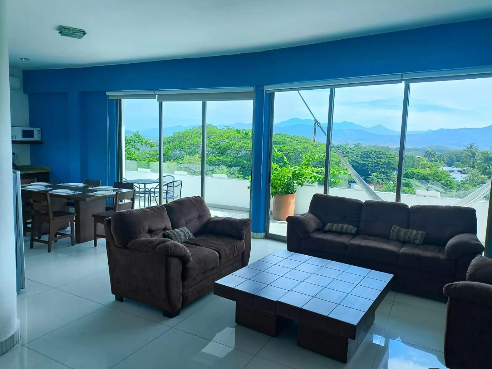 LA LOMA SUITES