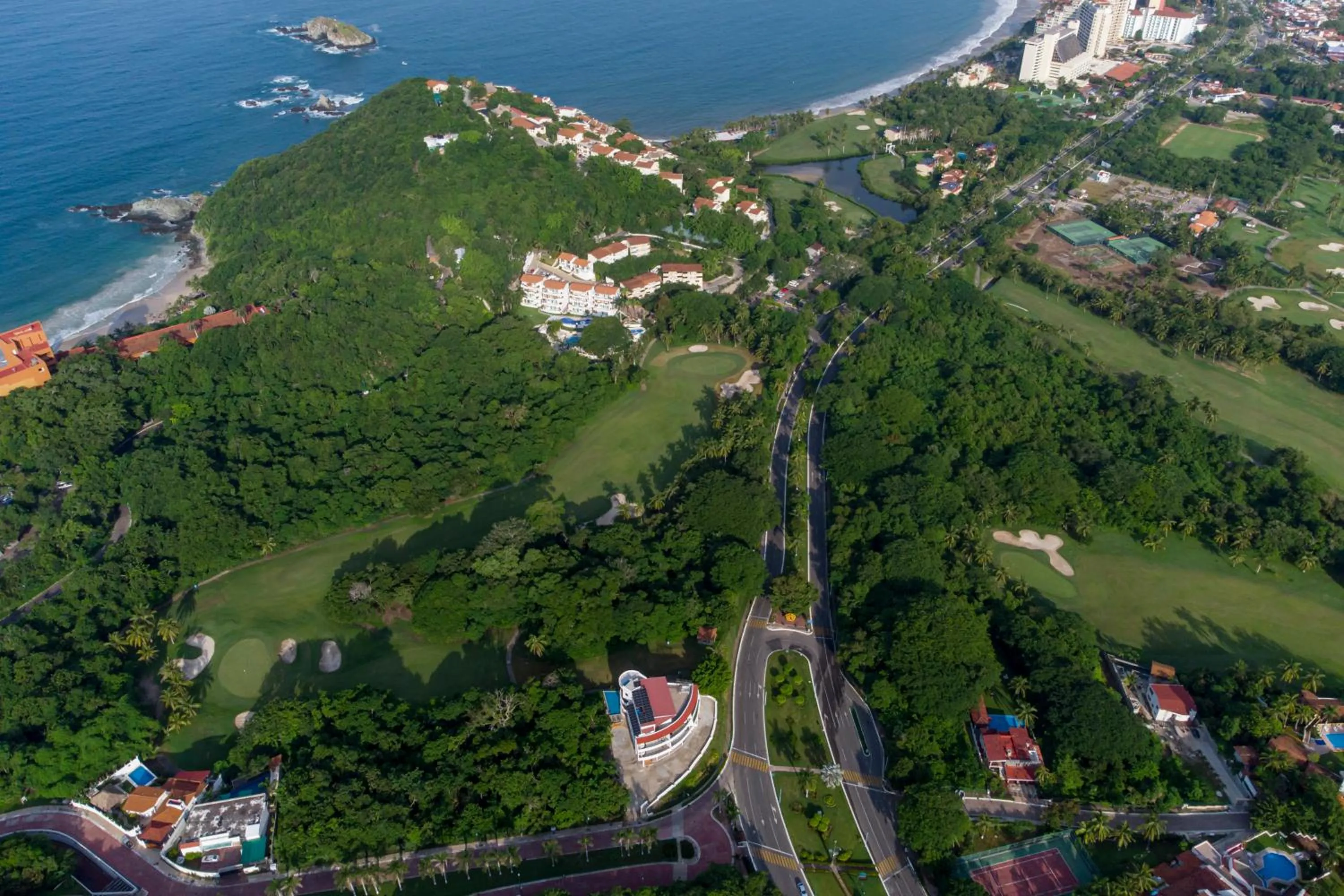 Property building in LA LOMA SUITES