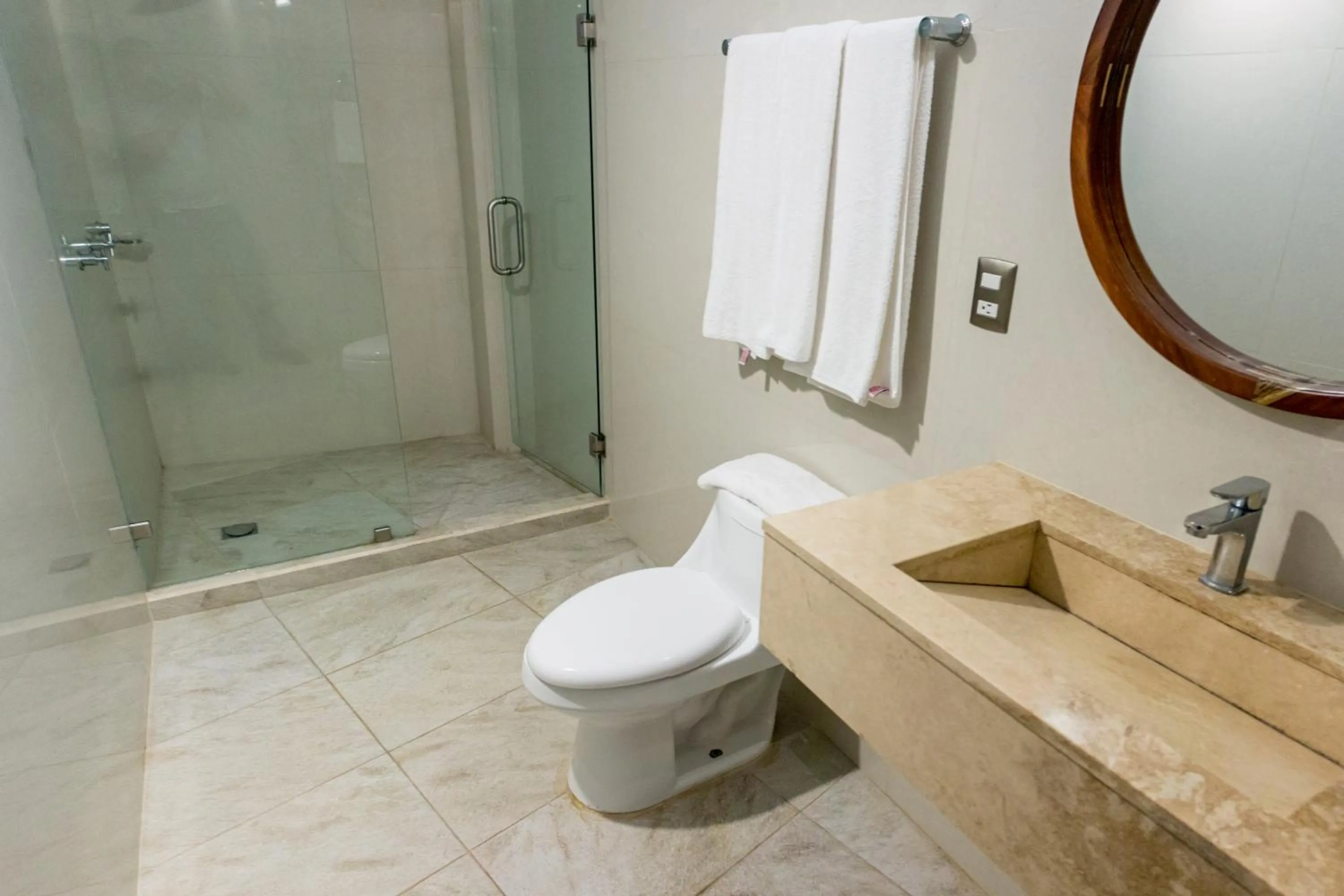 LA LOMA SUITES