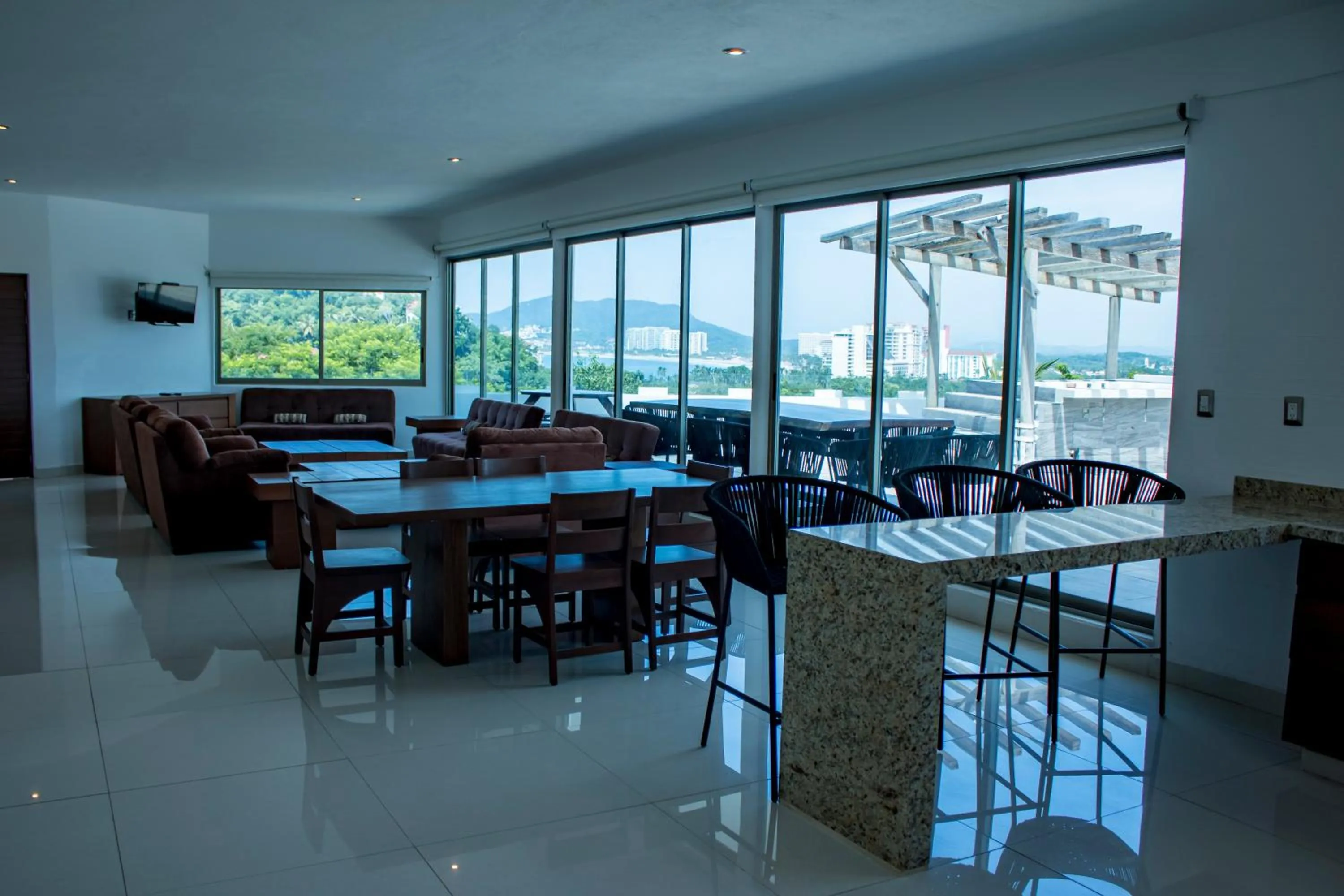 LA LOMA SUITES