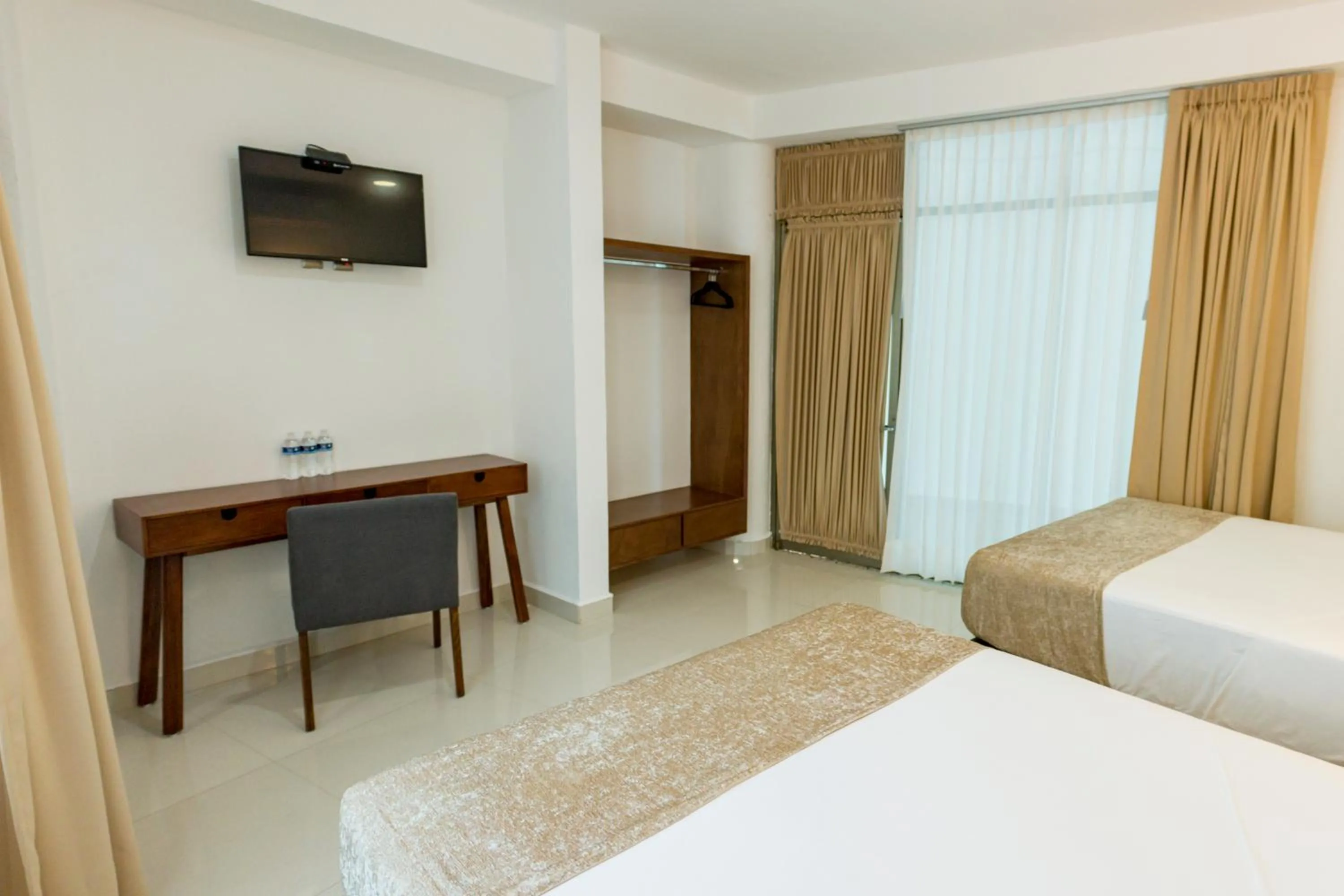 Bed in LA LOMA SUITES