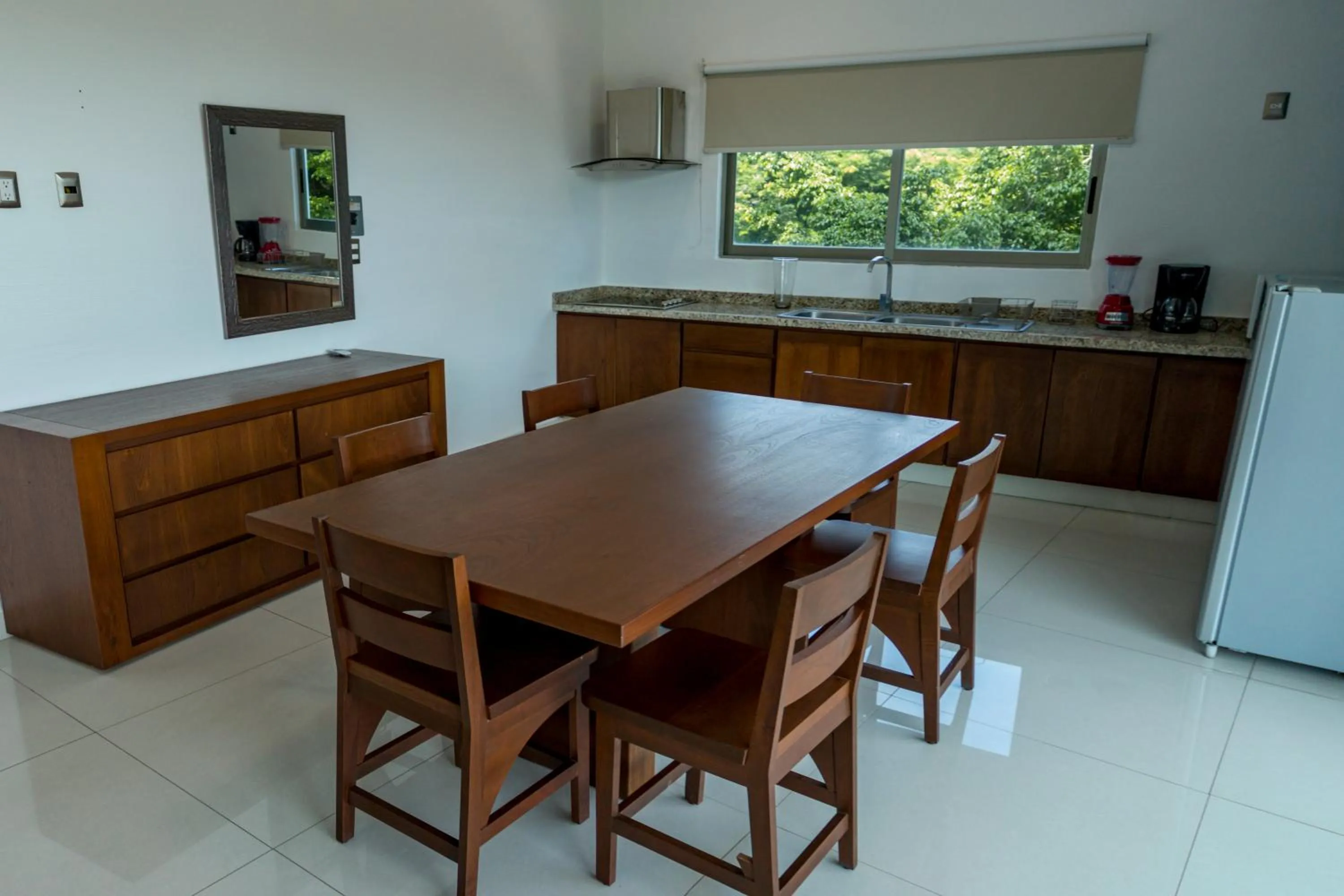 LA LOMA SUITES
