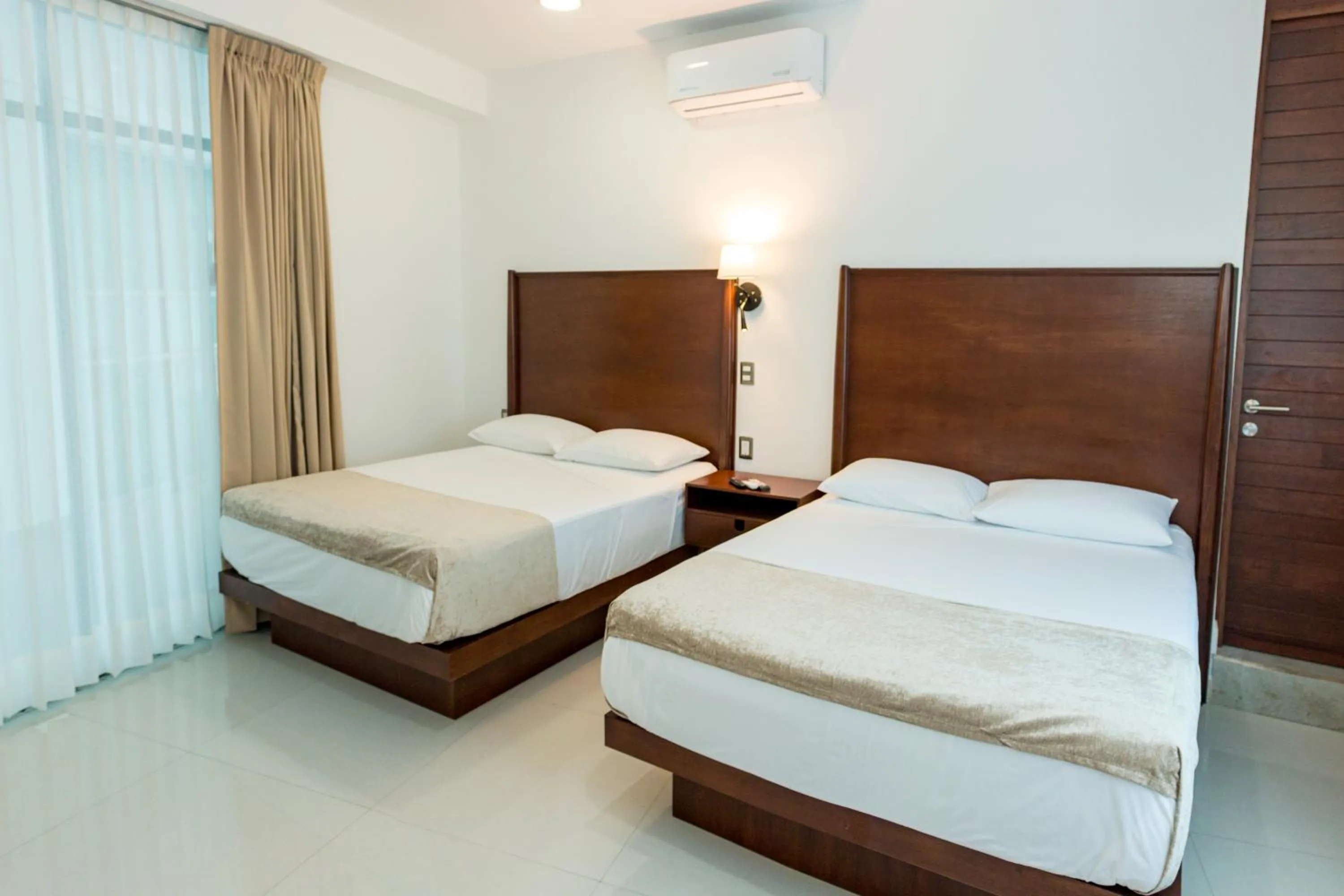 Bed in LA LOMA SUITES