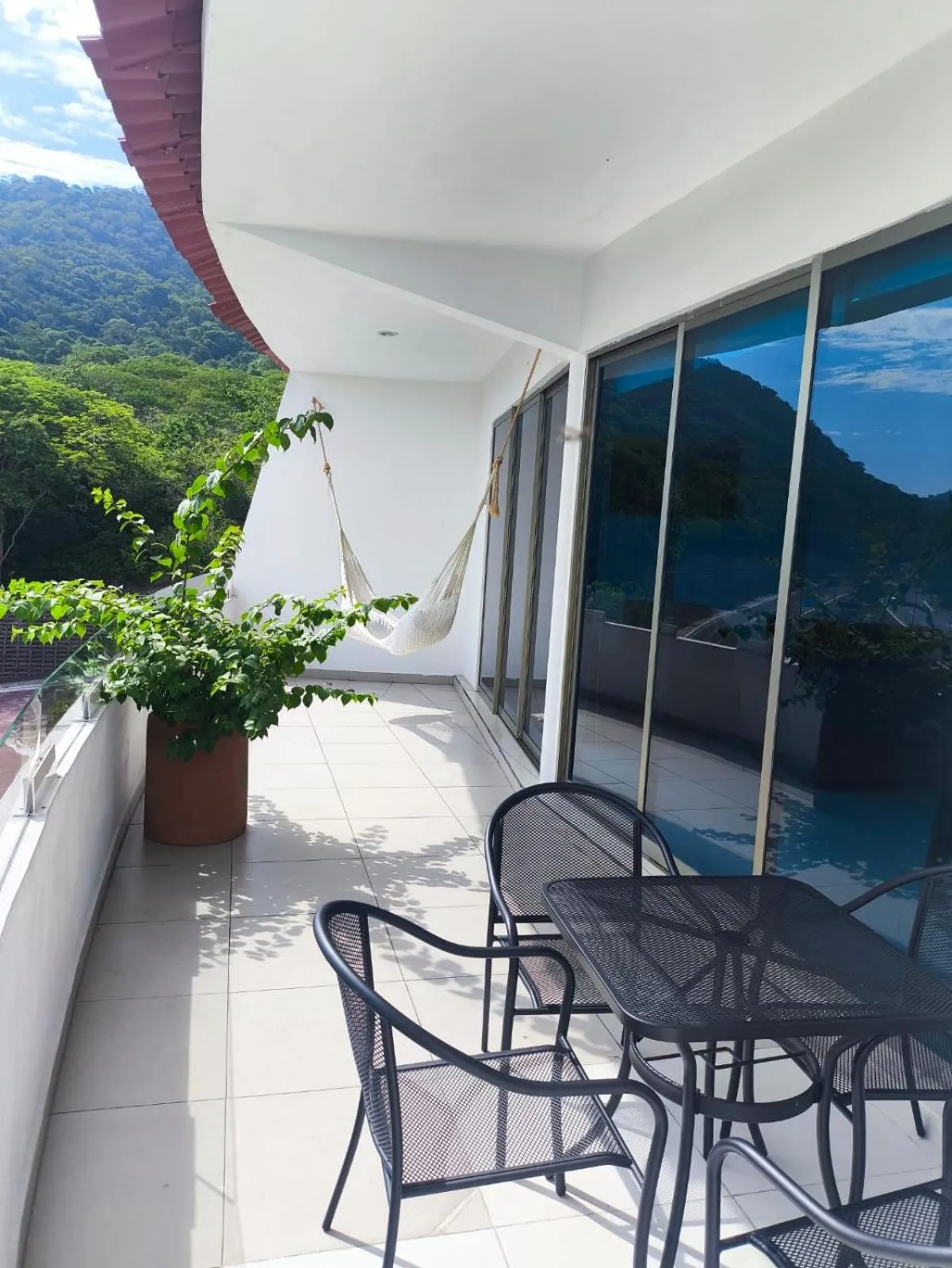 LA LOMA SUITES